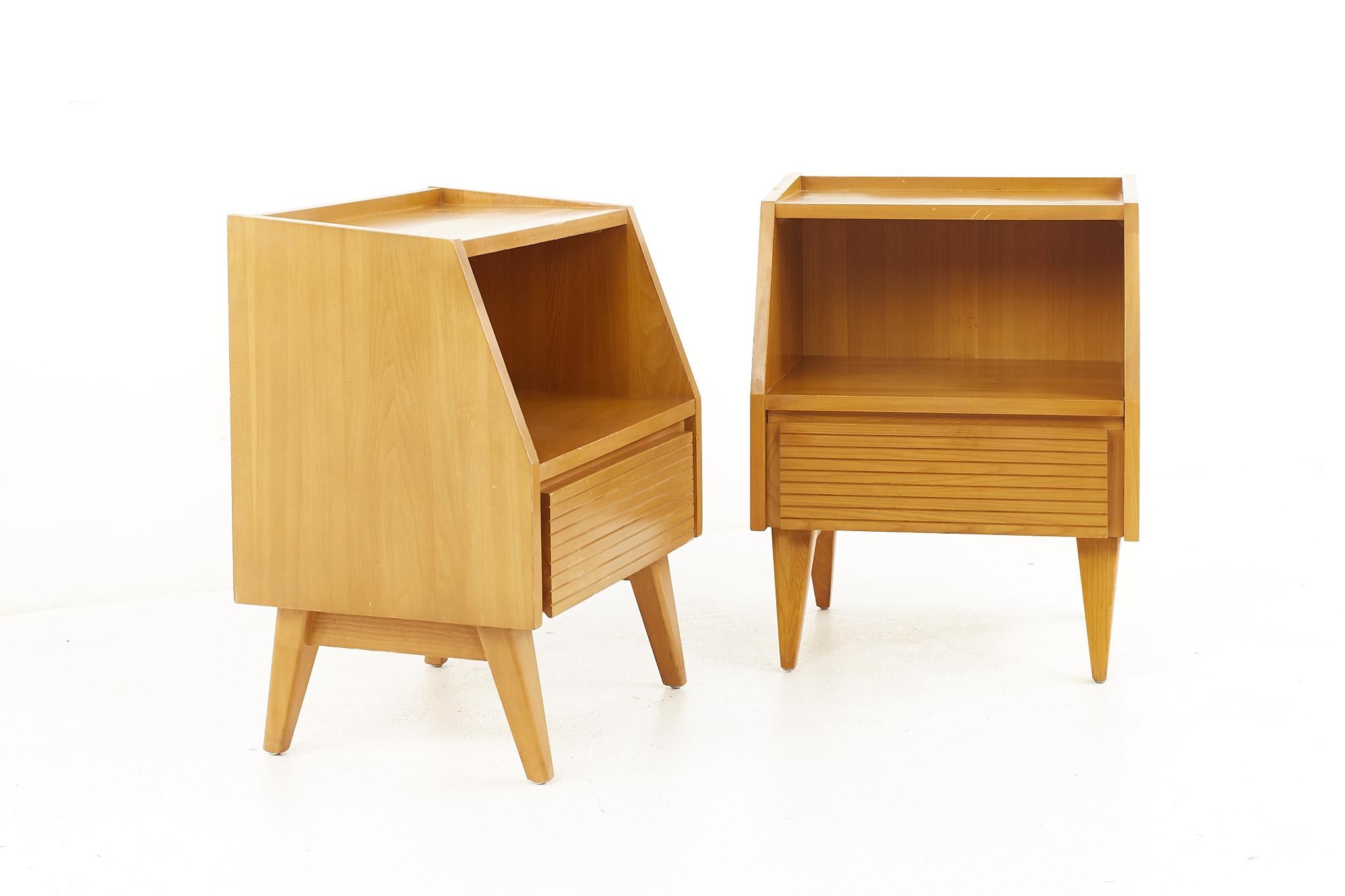 Conant Ball Mid Century Maple Nightstands - A Pair

Each nightstand measures: 19 wide x 14.5 deep x 24.25 inches high

All pieces of furniture can be had in what we call restored vintage condition. That means the piece is restored upon purchase