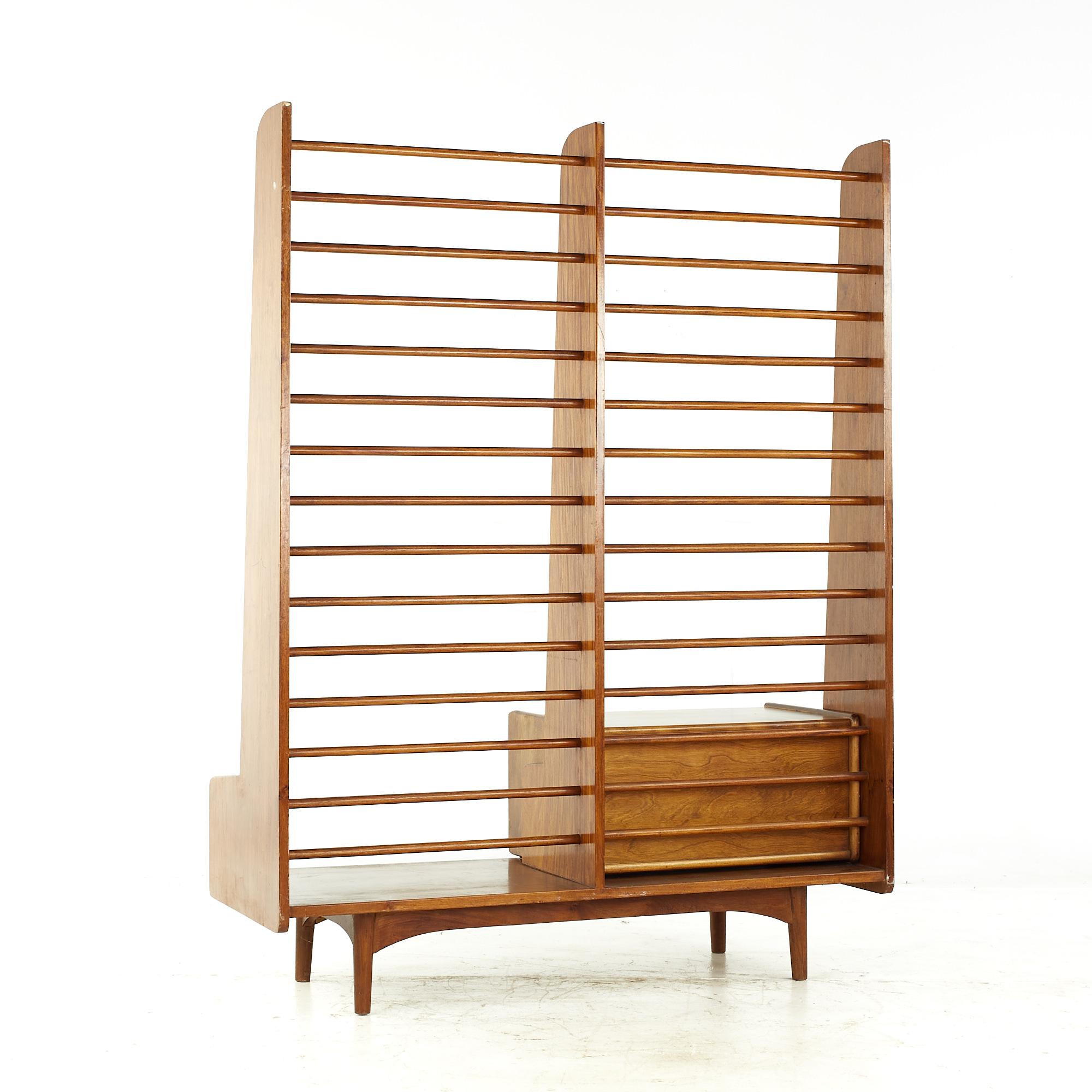 Conant Ball Mid Century Maple Room Divider In Good Condition For Sale In Countryside, IL