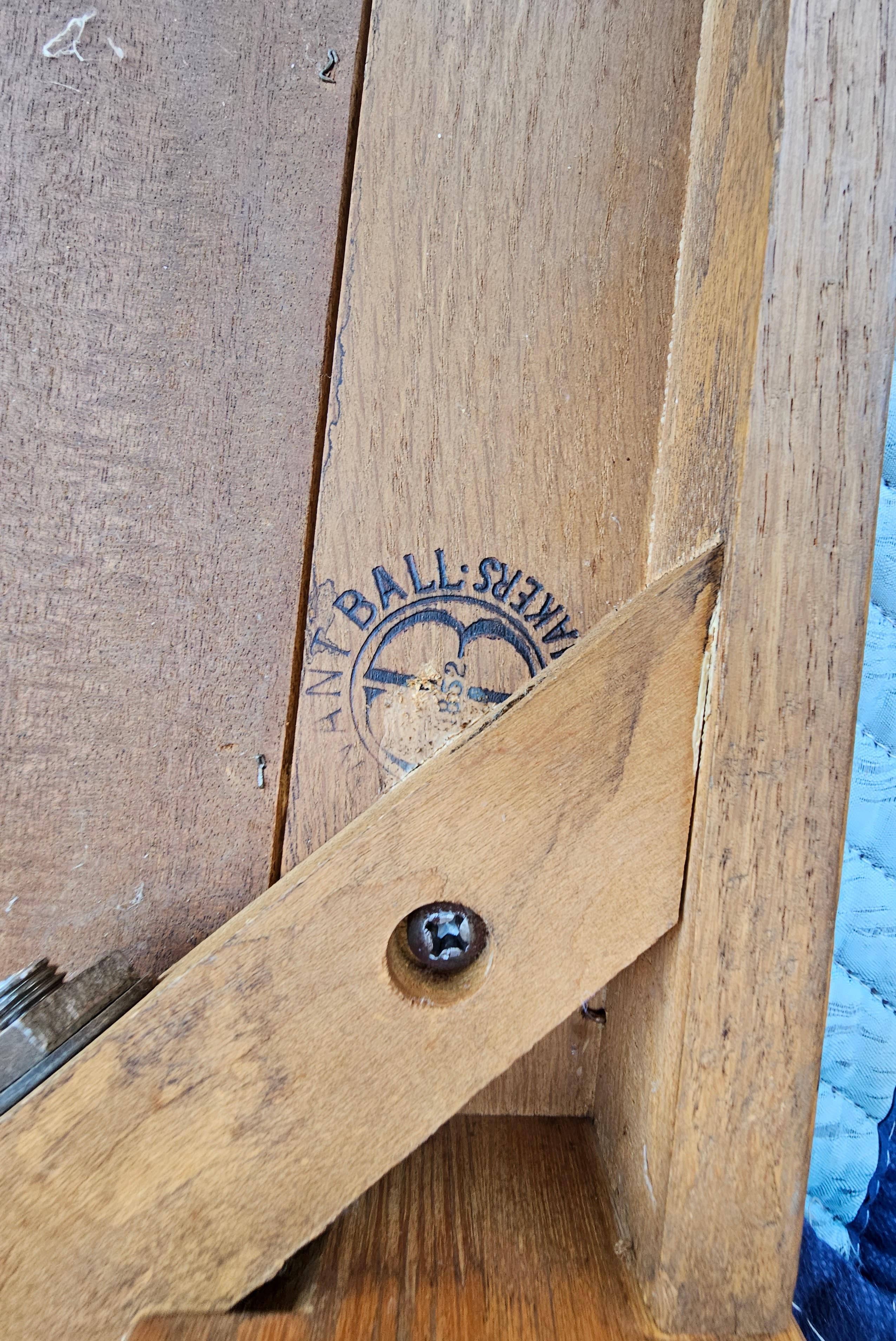 Conant Ball and Ball Table à carreaux en parquets d'Oak du milieu du siècle Bon état - En vente à Germantown, MD