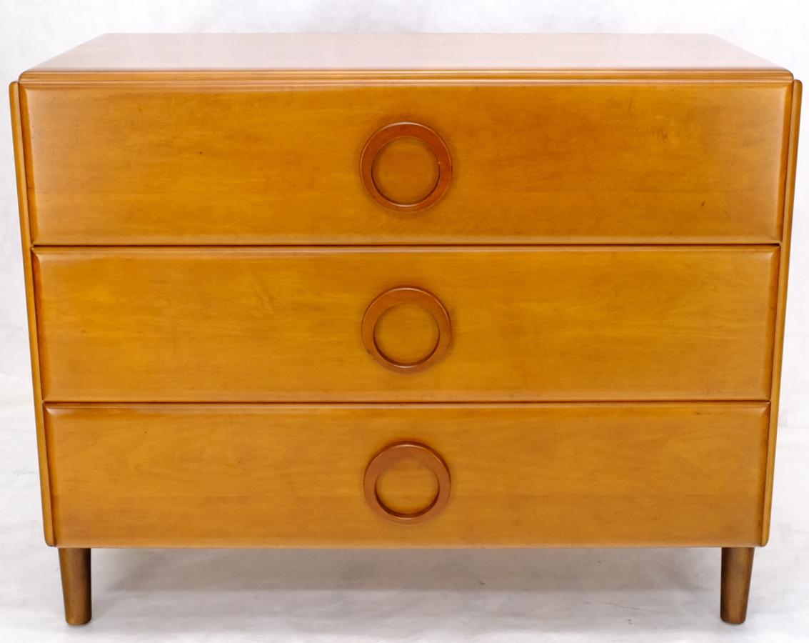 Conant Ball Russel Wright Solid Maple Deco Style Three Drawer Bachelor Chest In Excellent Condition In Rockaway, NJ