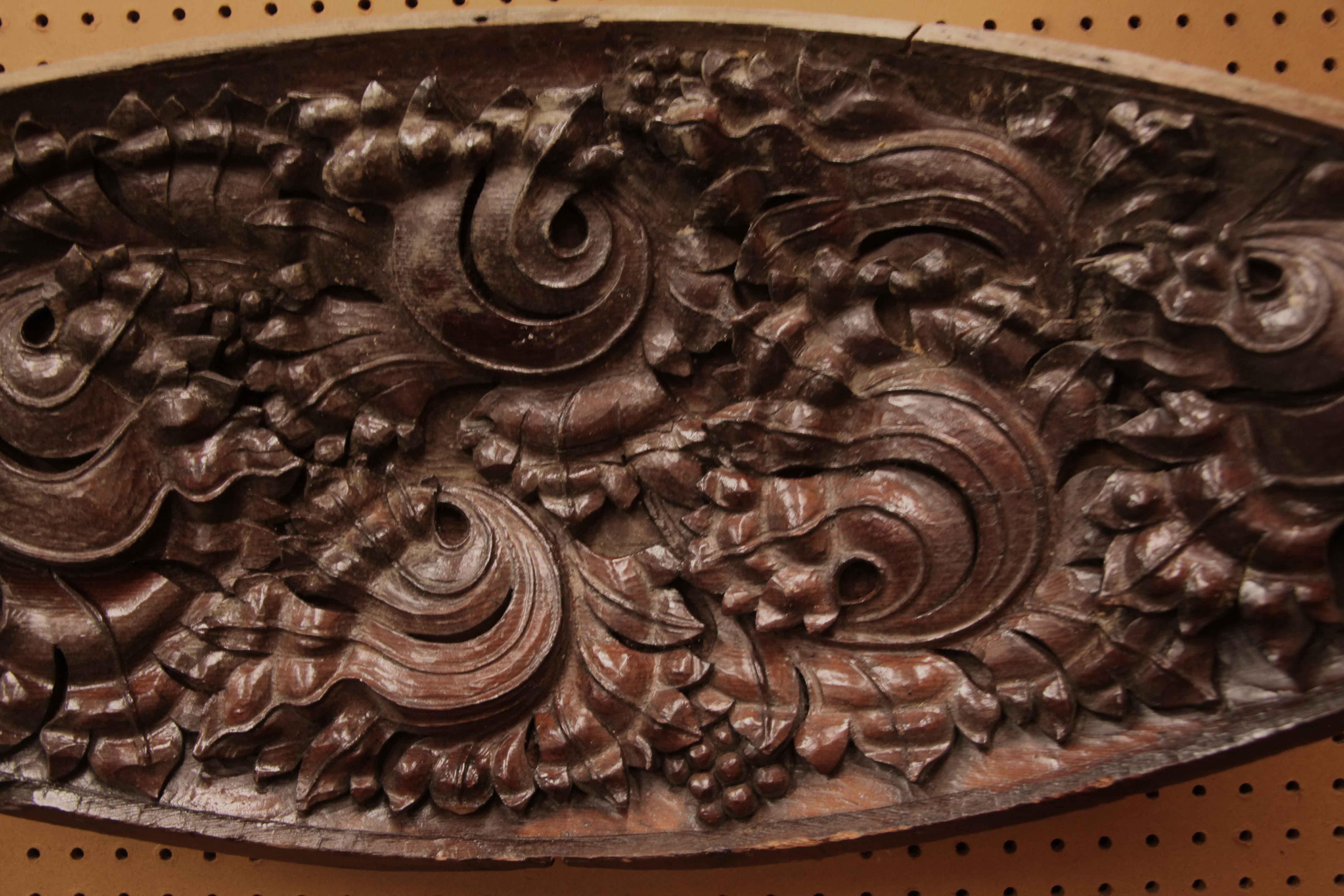 Concave Carving In Good Condition For Sale In Wilson, NC