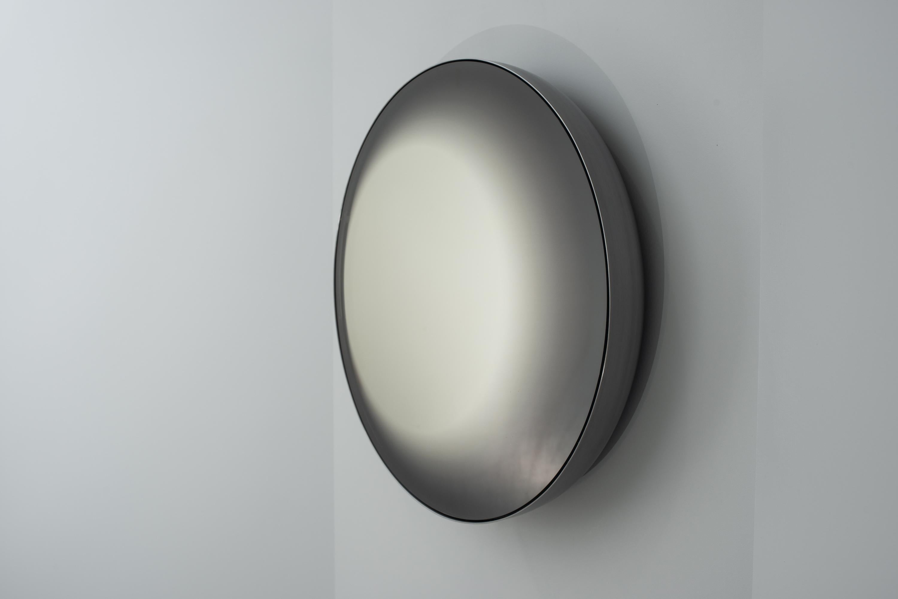Zeitgenössischer Spiegel aus Stahl und Spiegel mit konkaven Konvexspiegeln (Italienisch) im Angebot