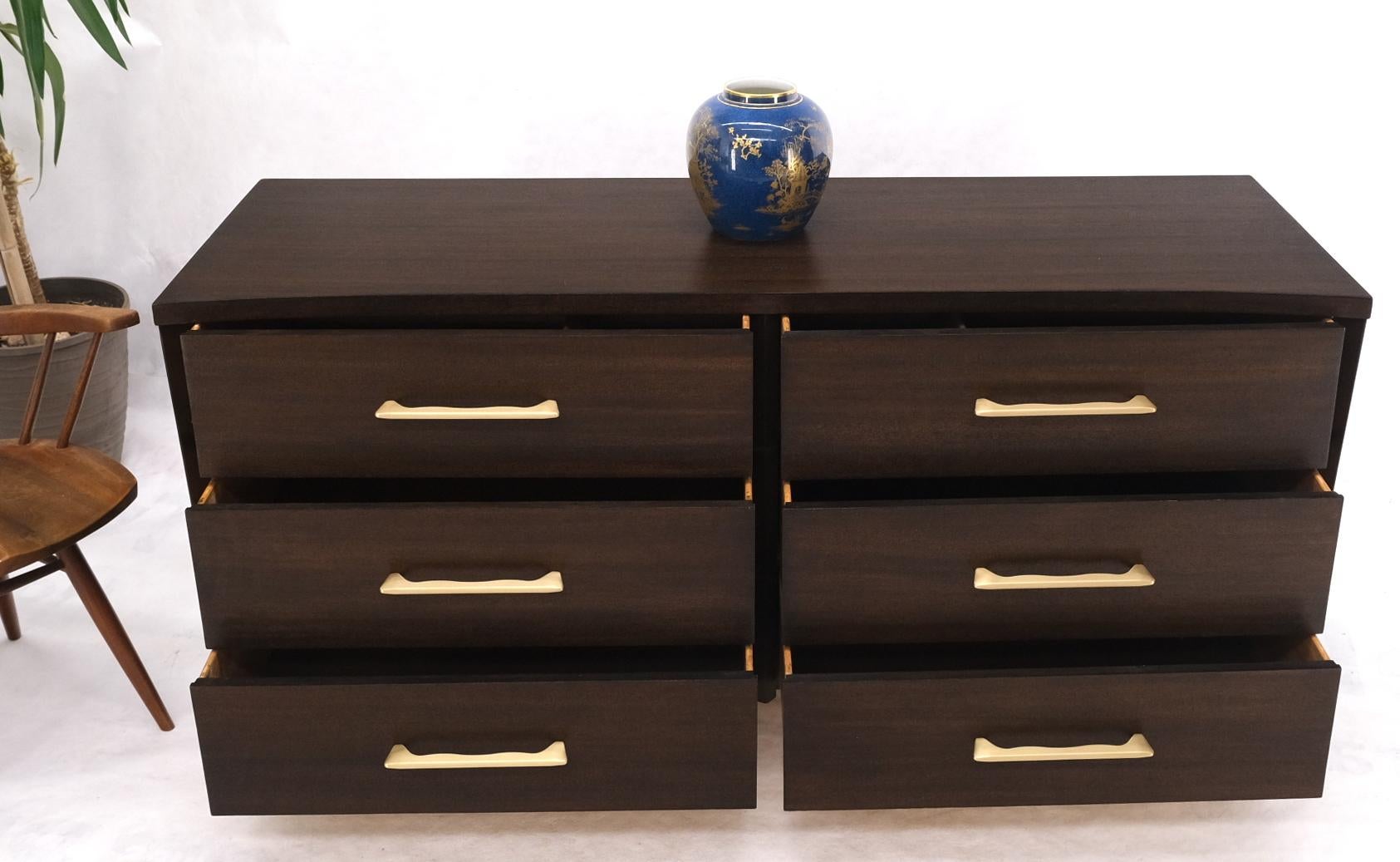 Concave Front Sculptural Profile Large Pulls 6 Drawers Restored Espresso Dresser In Excellent Condition For Sale In Rockaway, NJ