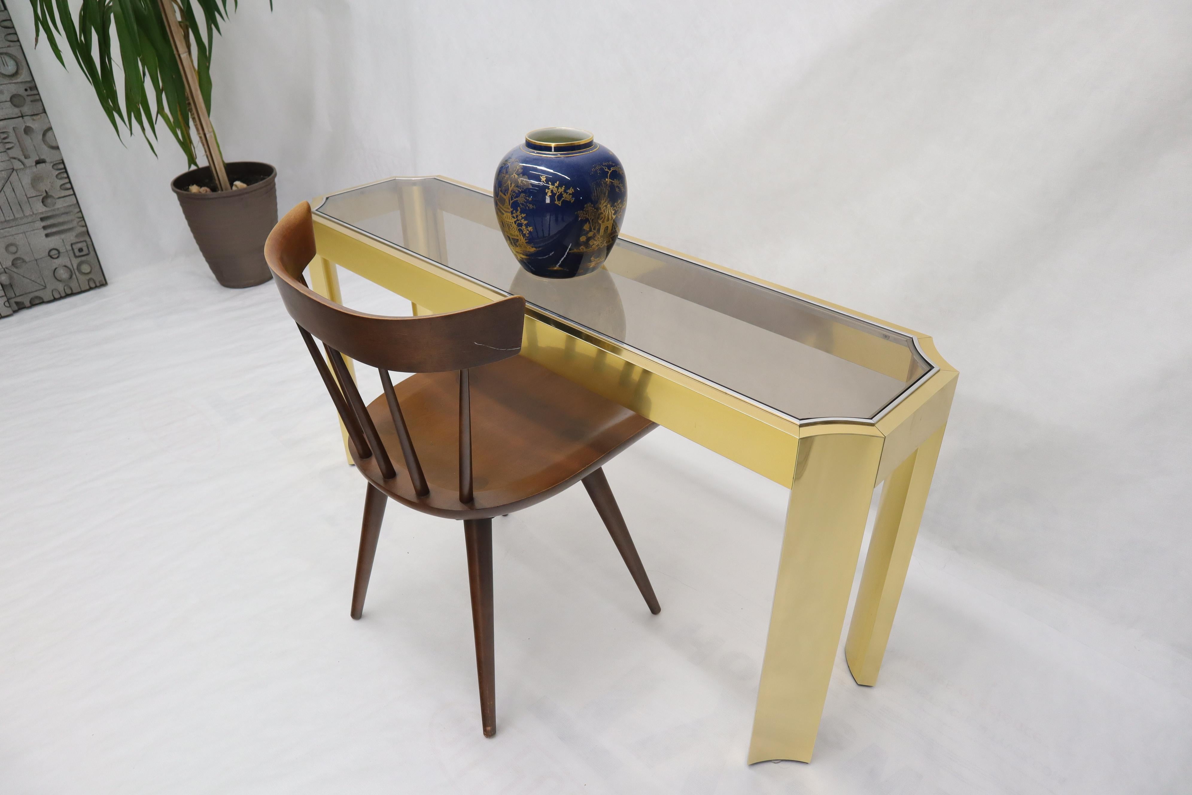 Table de canapé-console à plateau rectangulaire à pieds concaves et angles, de style moderne du milieu du siècle.