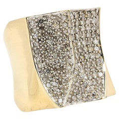 Anillo Cóncavo De Diseño Pave Con Diamantes En Oro Amarillo
