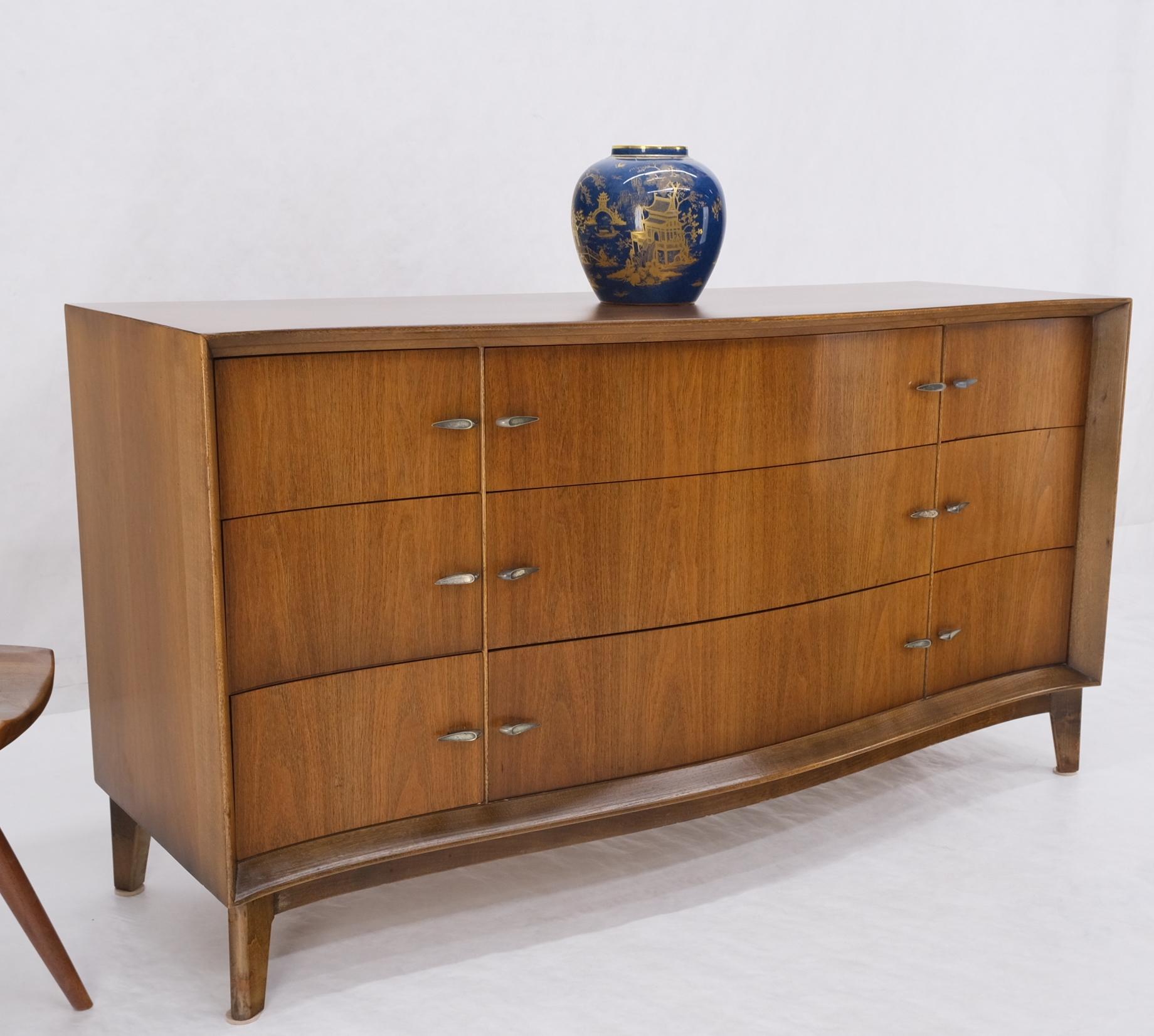 Concave Serpentine Front 9 Drawers Mid Century Modern Walnut Dresser MINT! Kagan Pearsall decor match.