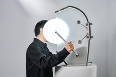 Lampe de table « Concealed Keys » de Cometabolism Studio