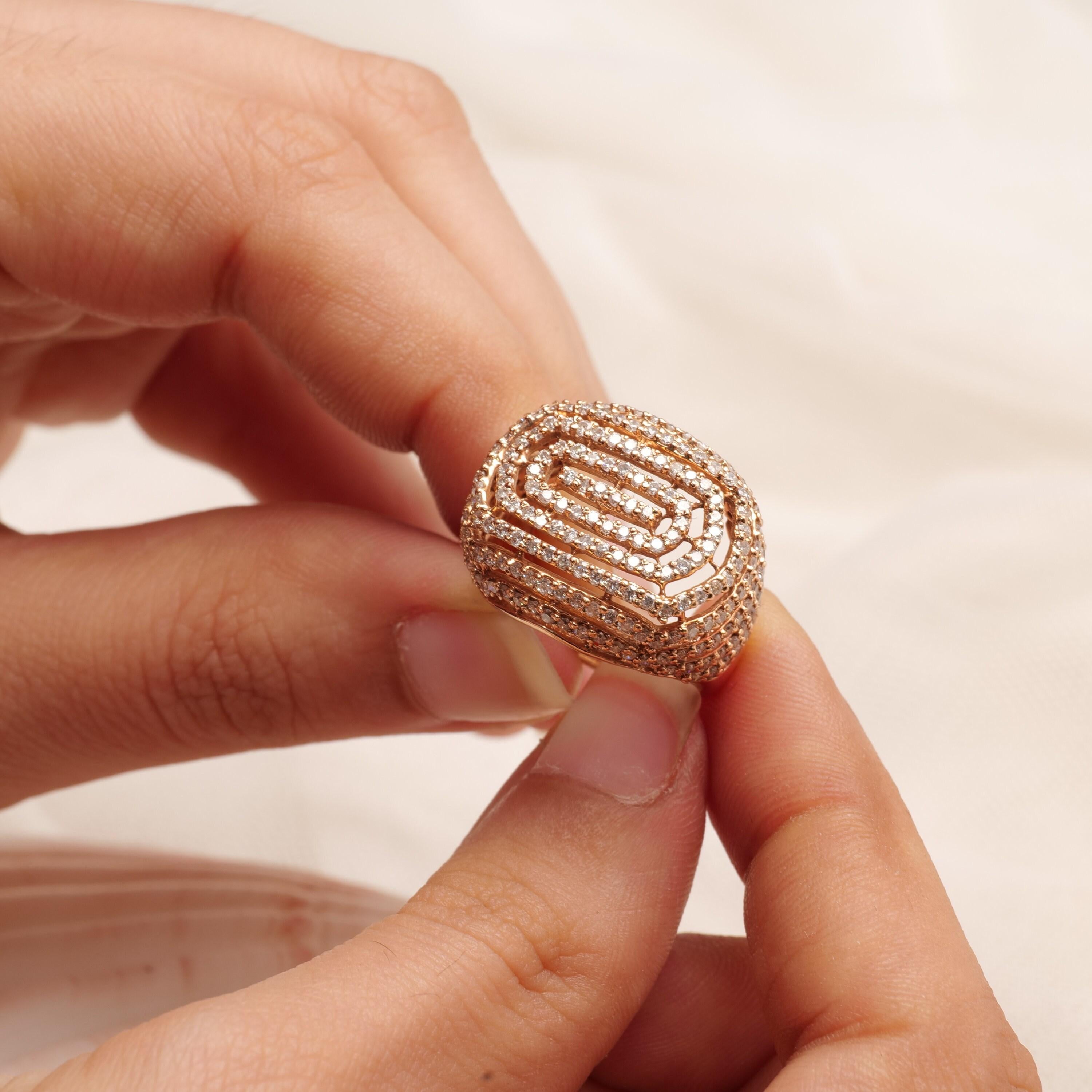 Taglio rotondo Anello con diamanti ovali concentrici in oro massiccio 14K (certificato) in vendita