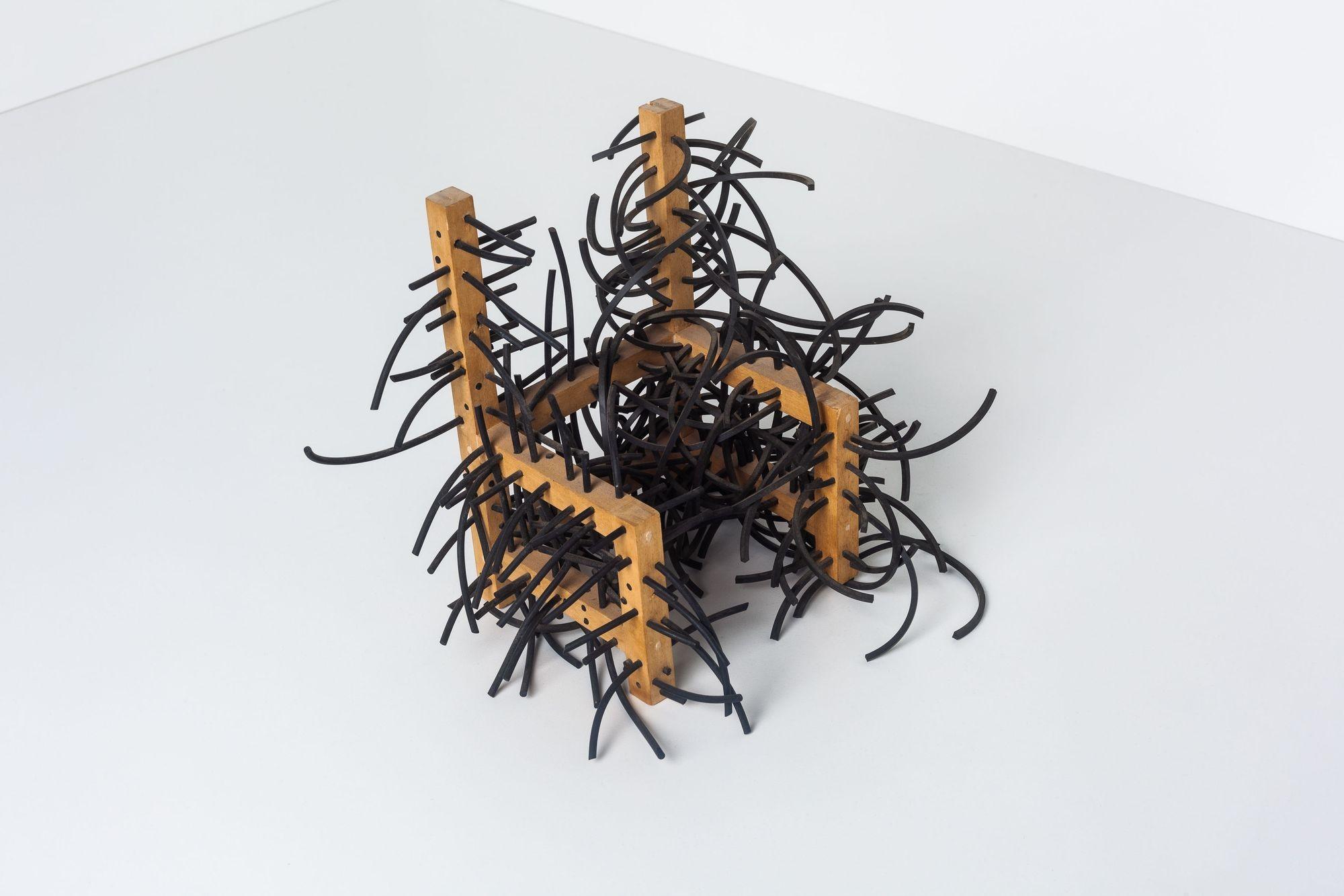 Legno Sedia concettuale in miniatura di Natasha Nicholson in vendita