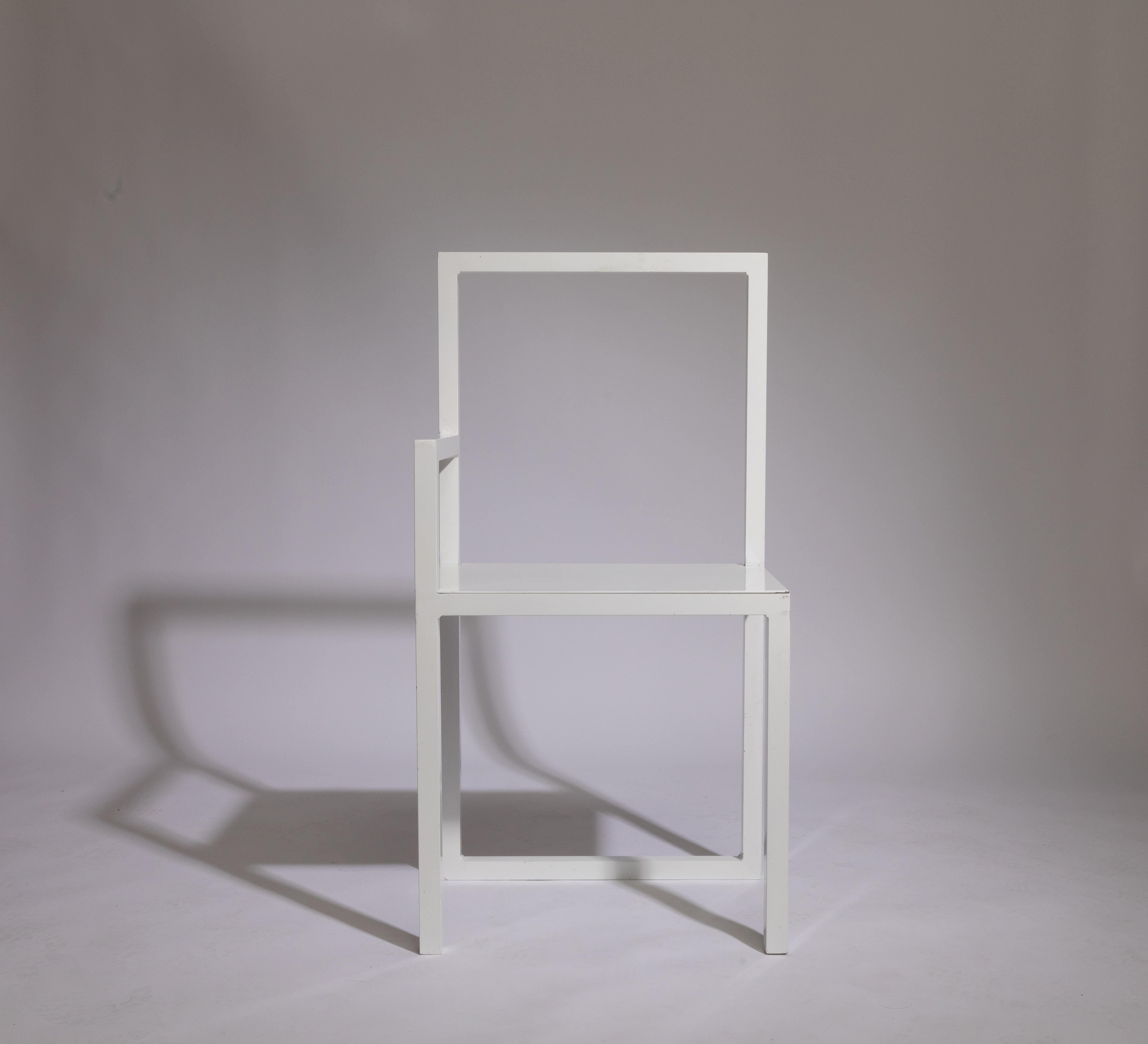 Pour le célèbre metteur en scène de théâtre et artiste visuel Robert Wilson, une chaise existe dans l'espace, non seulement dans sa relation avec la fonction ou sa beauté en tant qu'objet, mais aussi dans la façon dont elle est vécue à travers la
