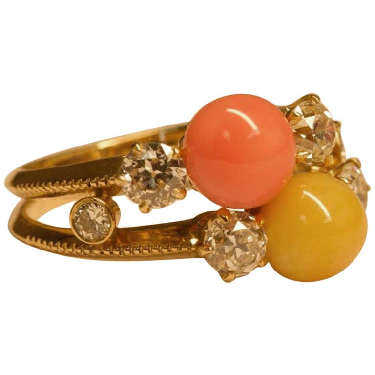 This stunning ring has got a wonderful mix of colour, from the rich 18 karat gold to the bright and lively diamonds twinkling in the light, surrounding two delightful conch pearls, both with their own unique colour.

Both conch pearls measuring