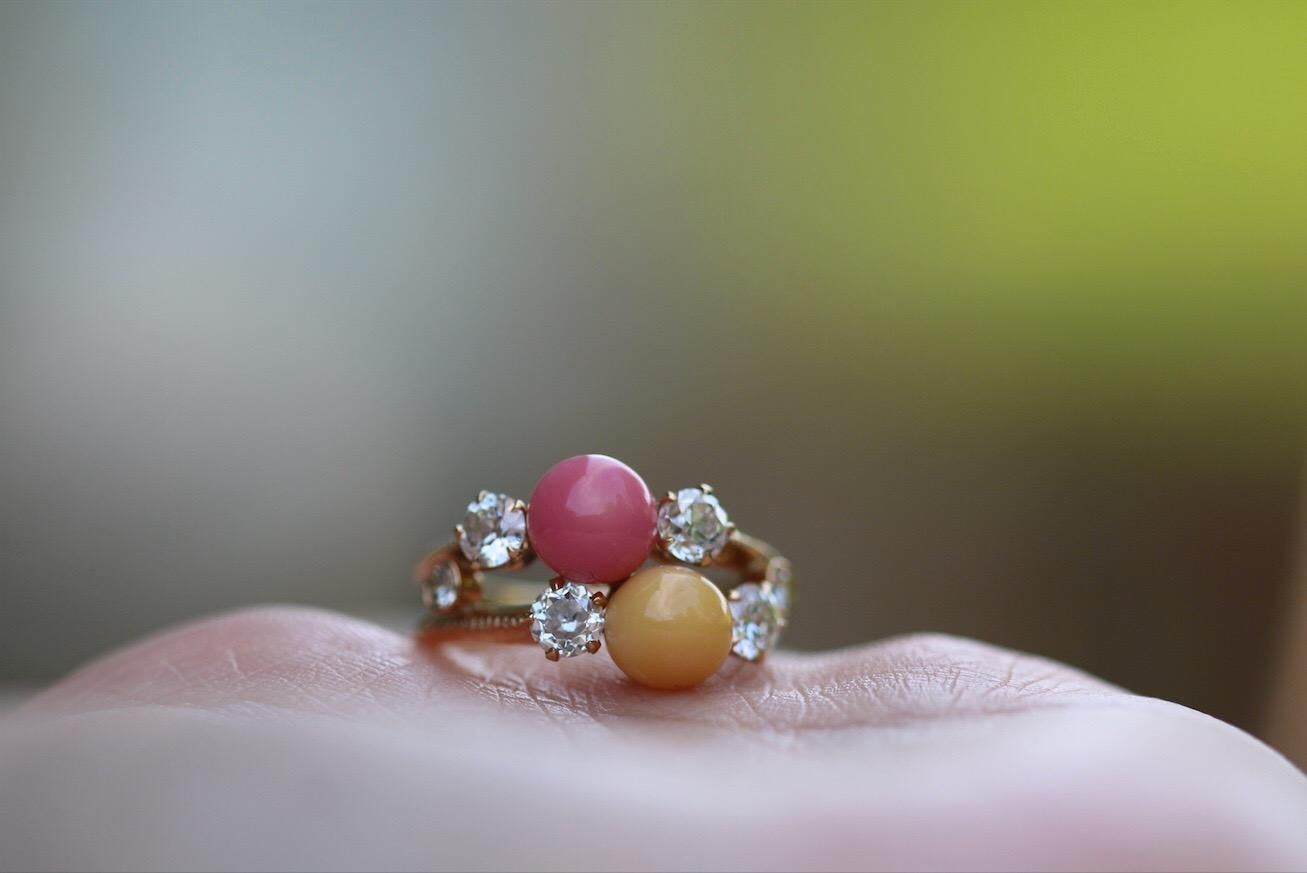 Conch Pearl and Diamond 18 Karat Gold Ring In Good Condition In Banbury, GB