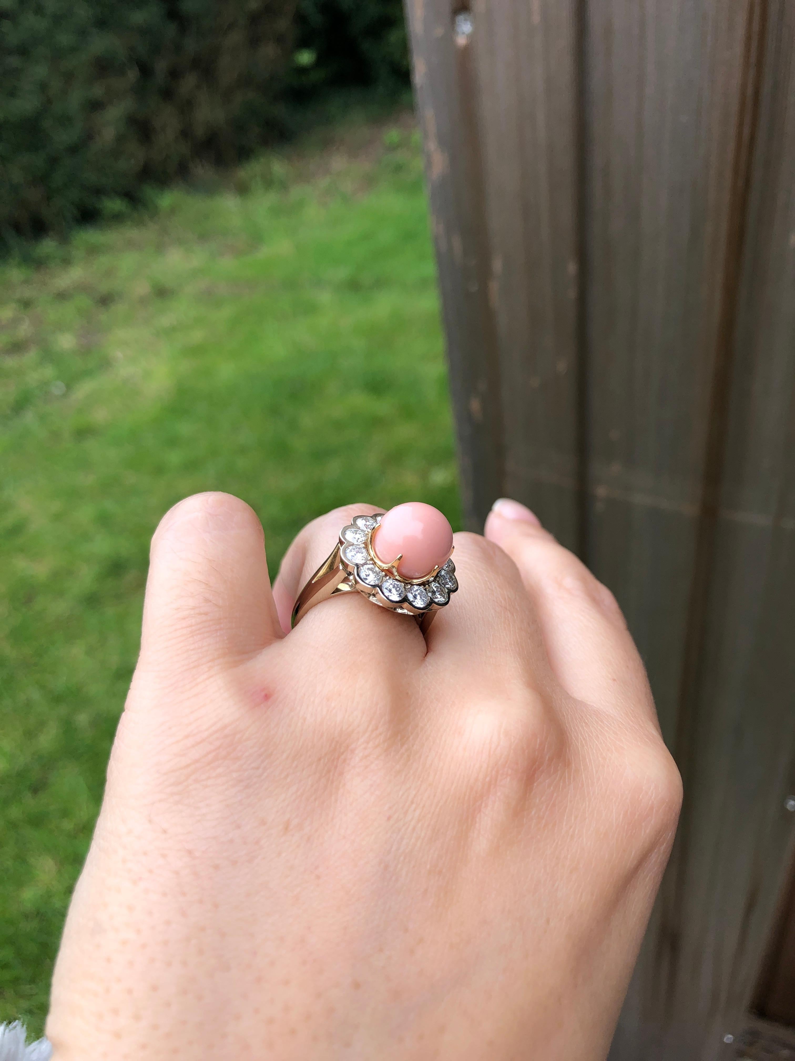 Women's or Men's Conch Pearl and Diamond Cluster Ring in 18 Karat Gold with Gem Certification