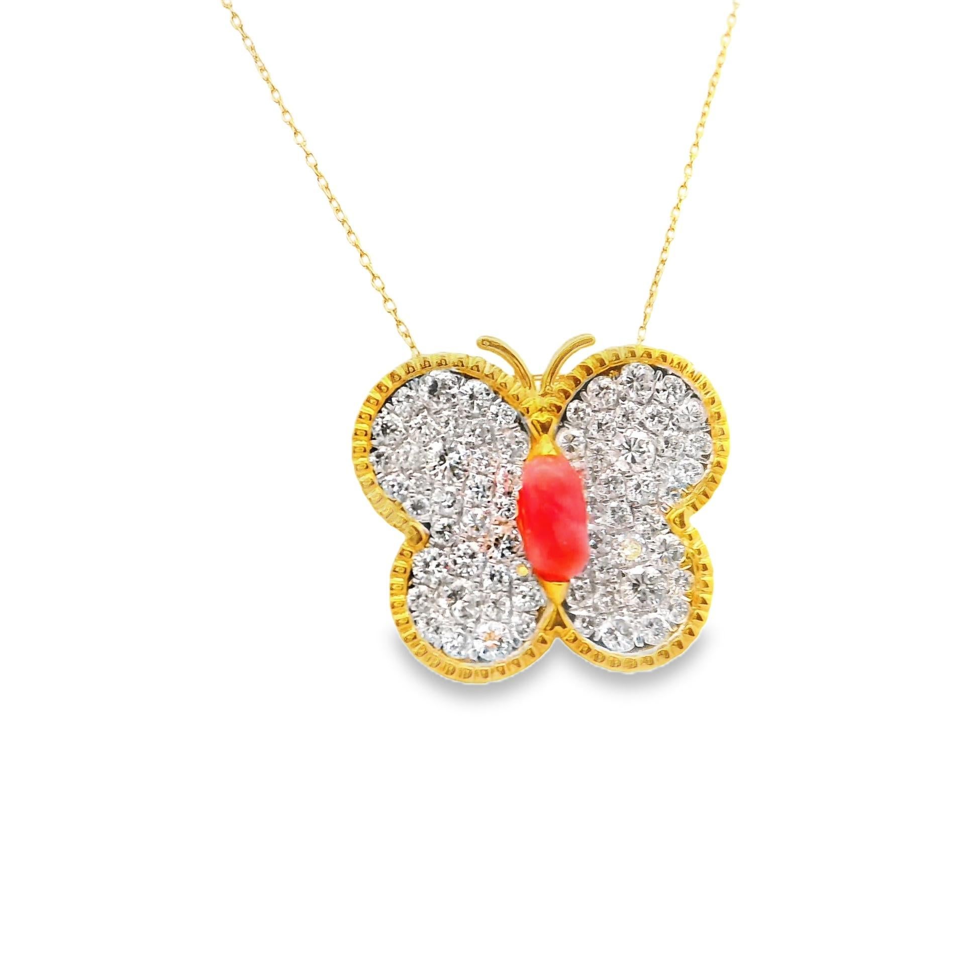 Contemporain Collier papillon en or jaune 18k avec perles de conque et diamants en vente