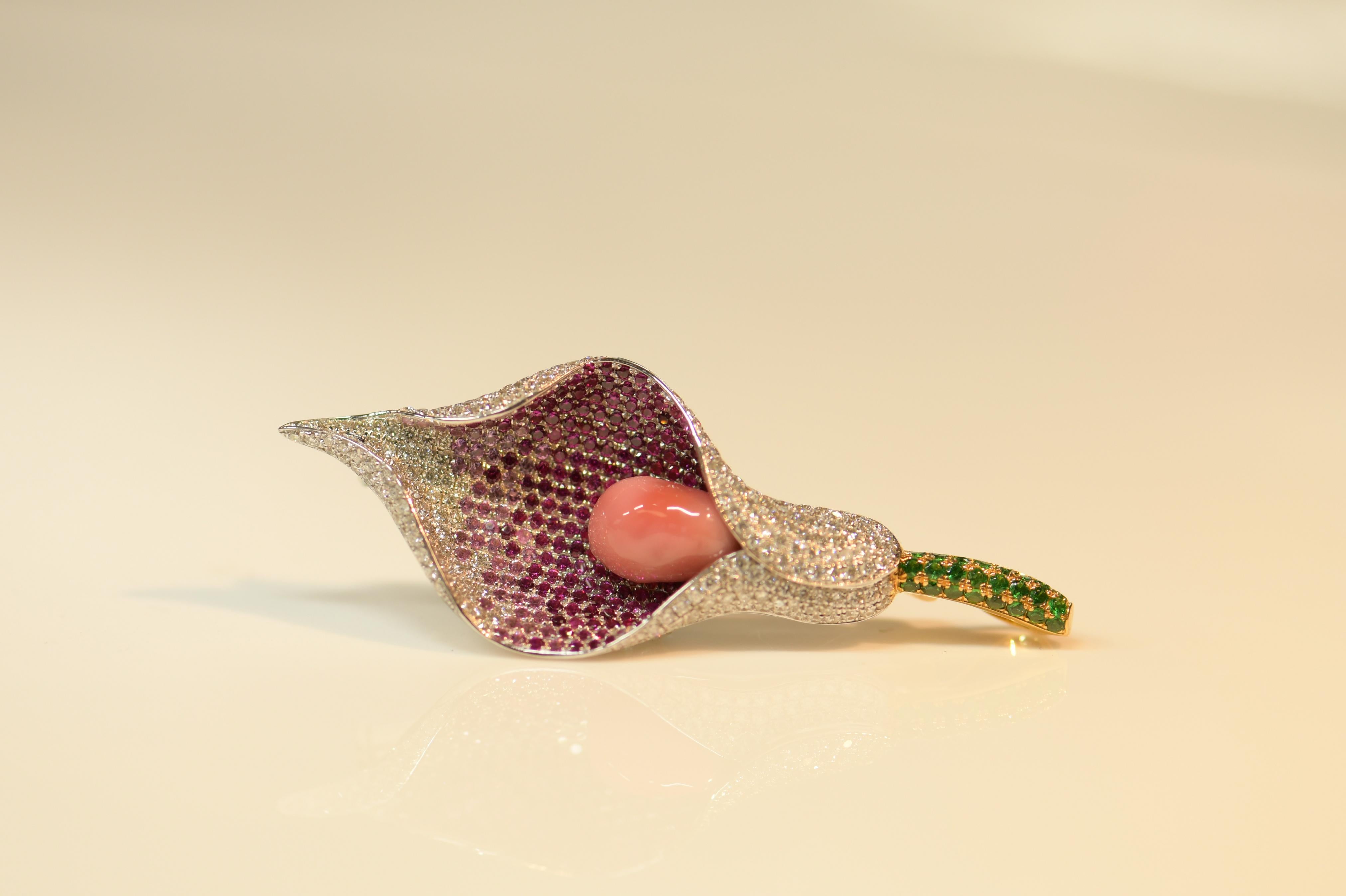 This brooch is in the shape of a calla lily. This elegant flower is often used to represent purity and faithfulness. This unique brooch is the perfect gift for a loved one. 

The craftsmanship is clear in the setting of the stones and the flowing