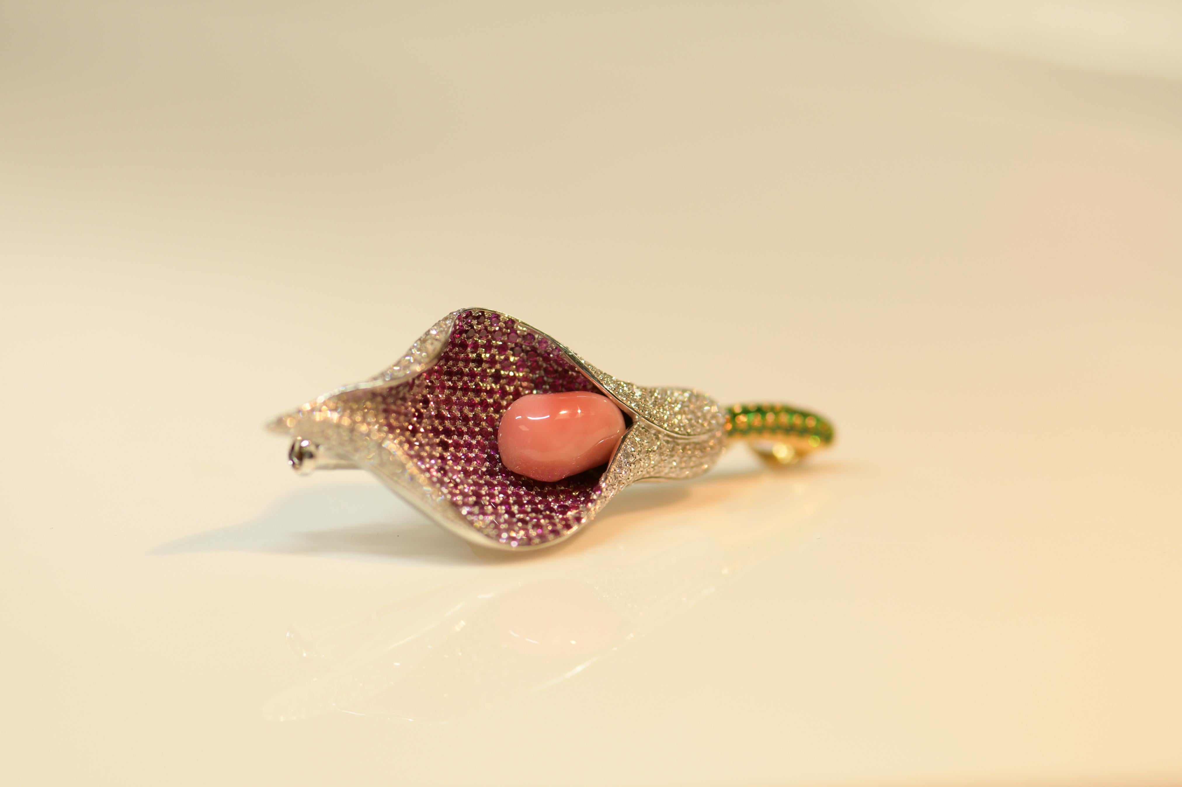 Conch Pearl Diamond Tsavorite Brooch Pendant In New Condition For Sale In Bloxham, GB