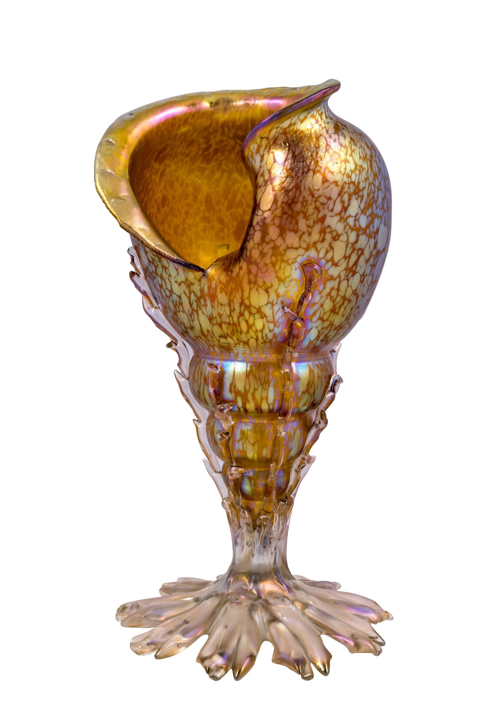 Hand-Crafted Conch Shell Glass Vase Iridescent Handmade Loetz Austria Jugendstil, circa 1900 For Sale