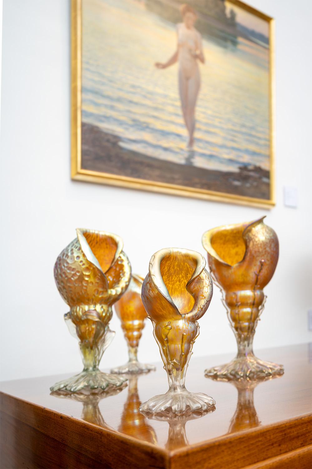 Vetro artistico Vaso di vetro conchiglia iridescente fatto a mano Loetz Austria Jugendstil, circa, 1900 in vendita