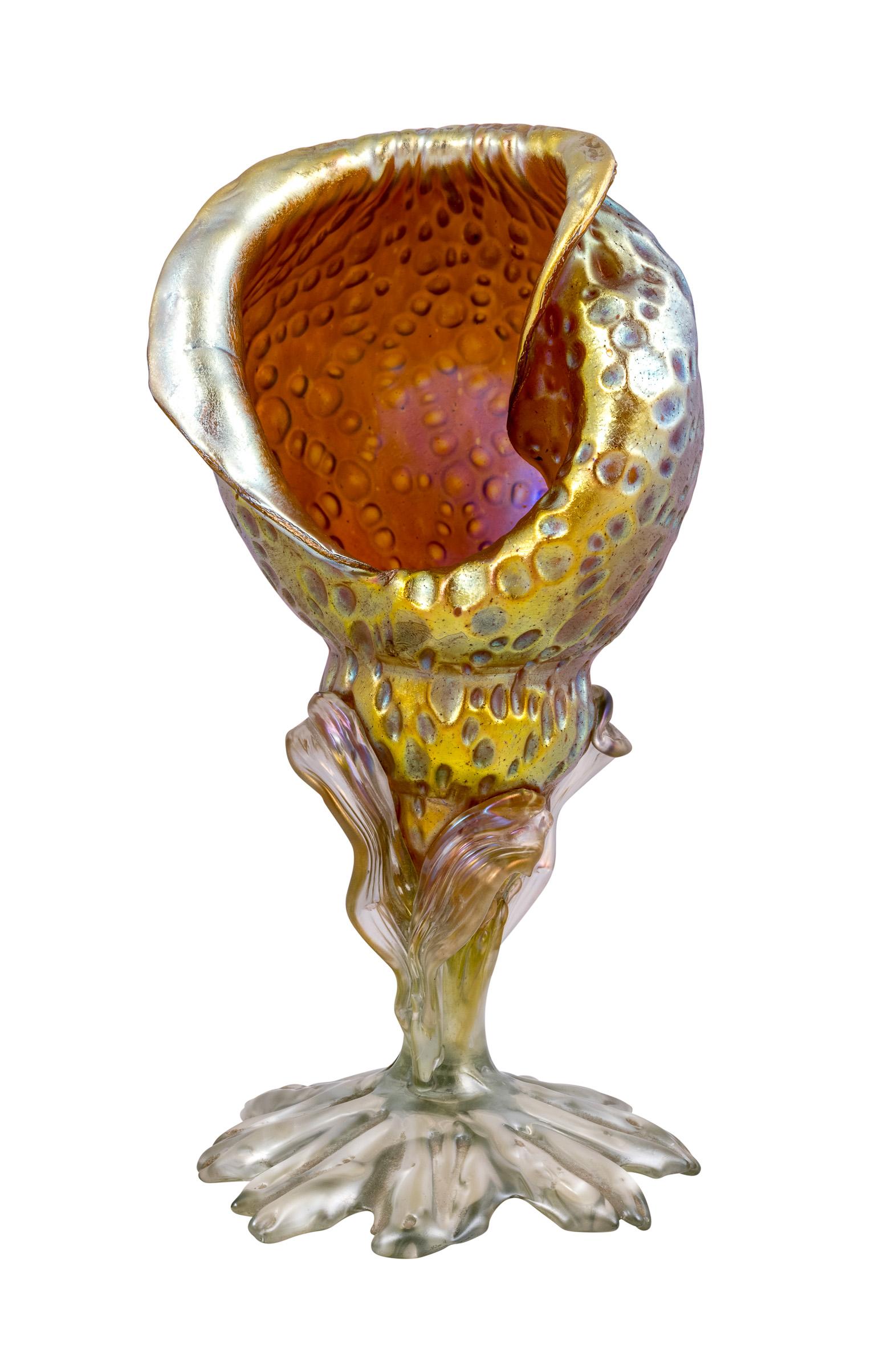 Vase en verre de coquille de conque fabriqué à la main par Johann Loetz Witwe Autriche/Bohème Jugendstil vers 1902 Décoration 