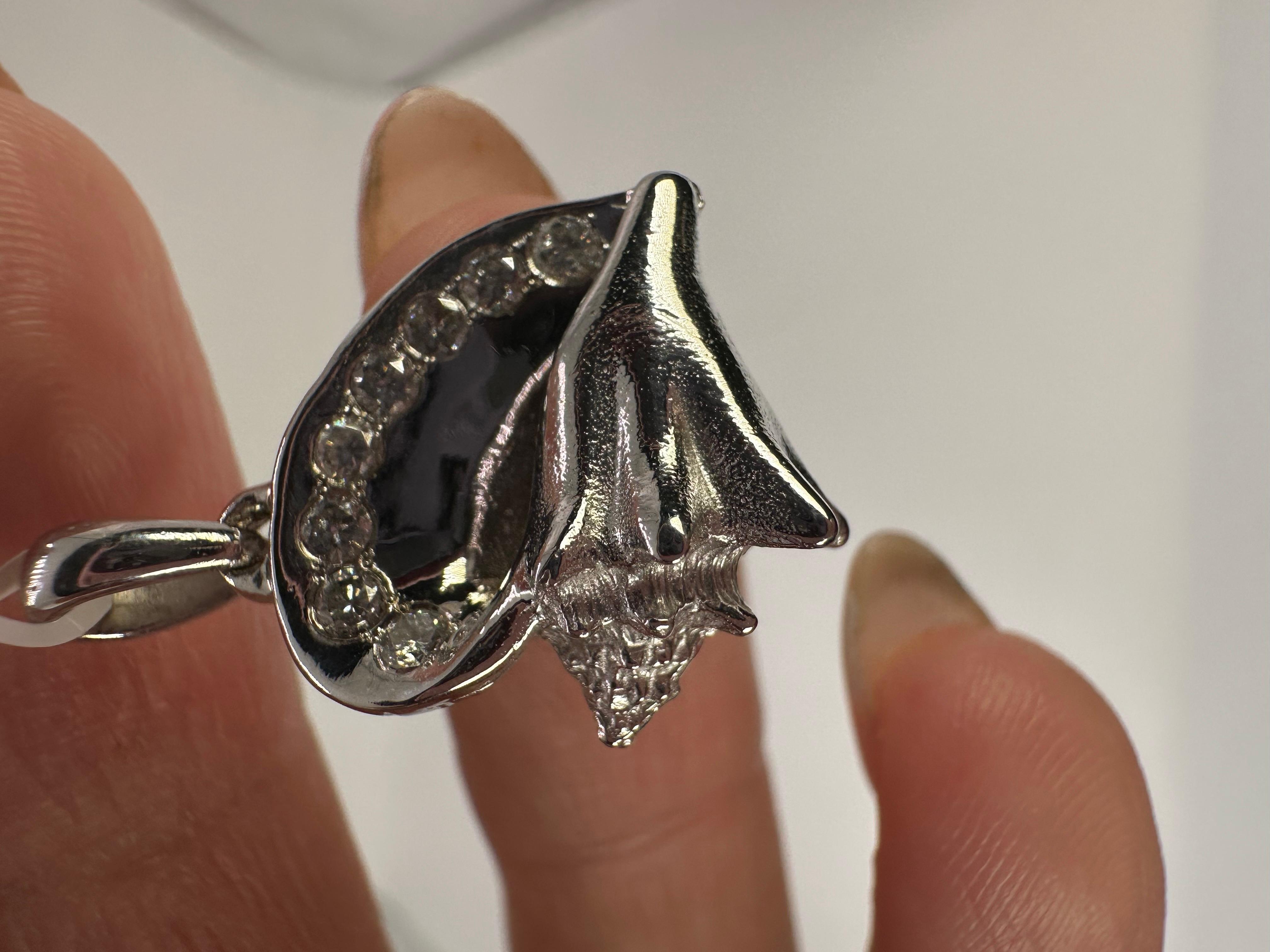 Ciondolo conchiglia in oro 14KT Ciondolo con diamante in vendita 1