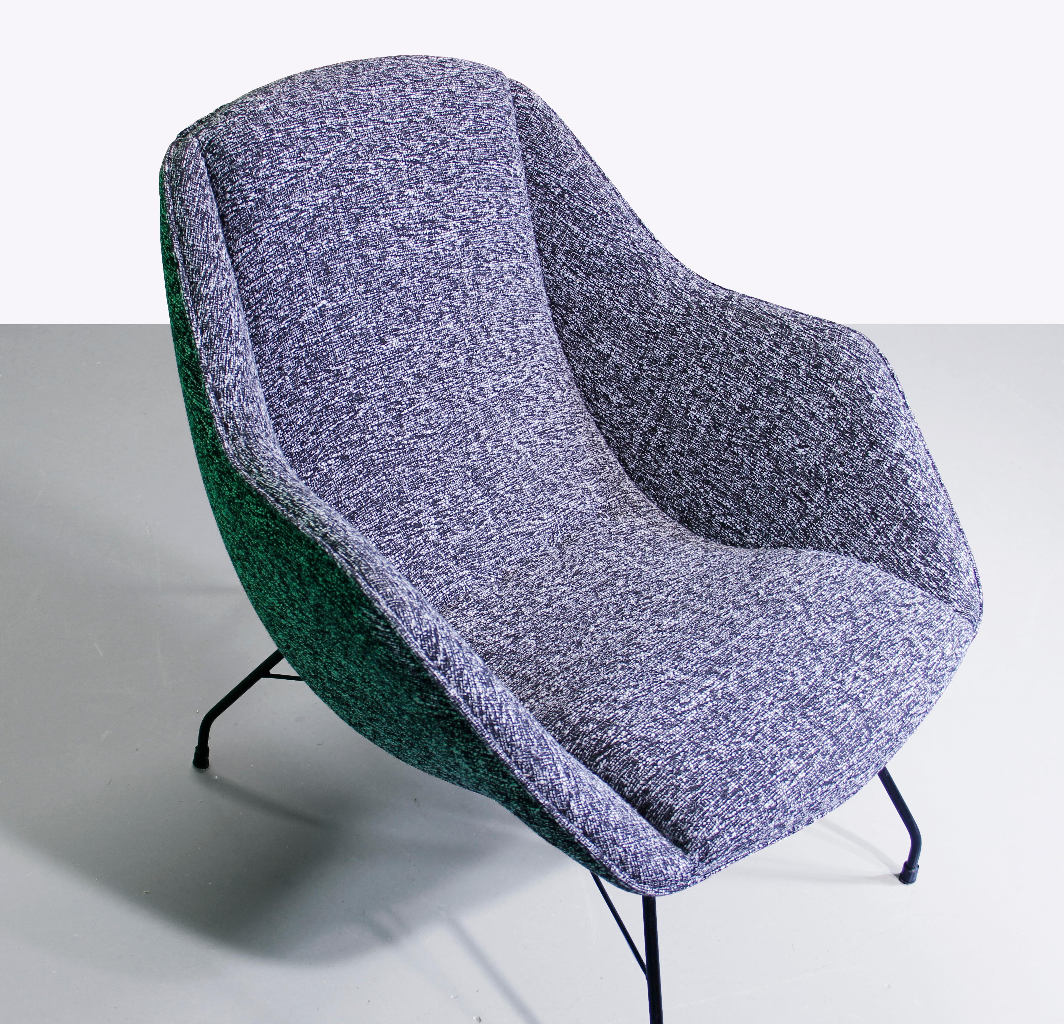 Stunning original ‘Concha’ (shell) lounge chair designed by Carlo Hauner and Martin Eisler, manufactured by Forma Moveis, Brazil, 1960s. 
This chair has a solid steel structure painted black, and shell seat newly upholstered completely by hand, in