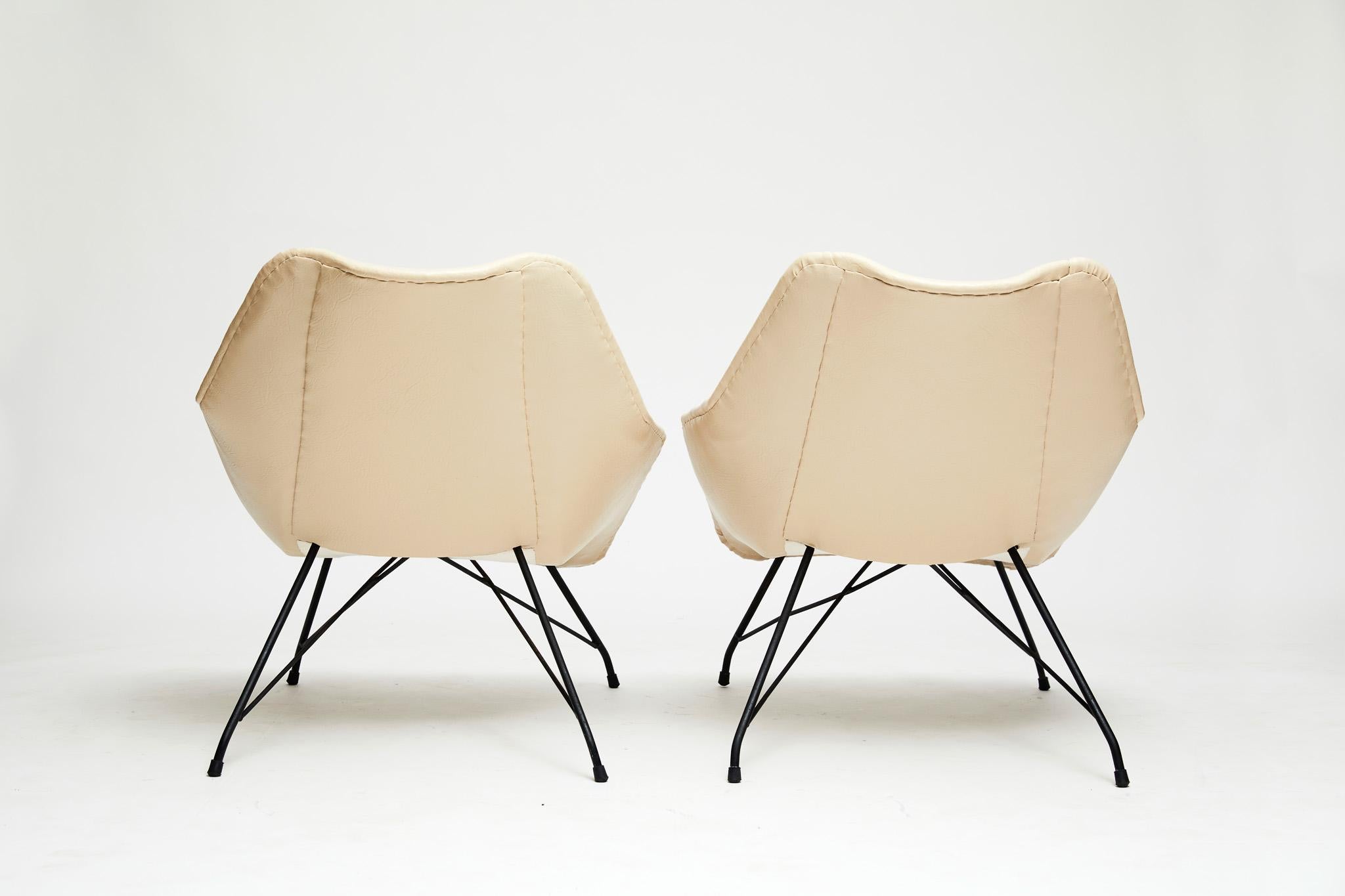 Steel Midcentury Armchairs in White Leather & Iron Base by Carlo Hauner, 1955, Brazil For Sale