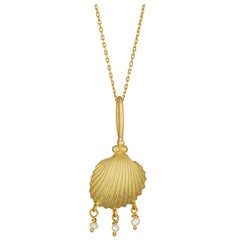 Used Concha de Vieira Necklace with Pearls, 18 Karat Yellow Gold