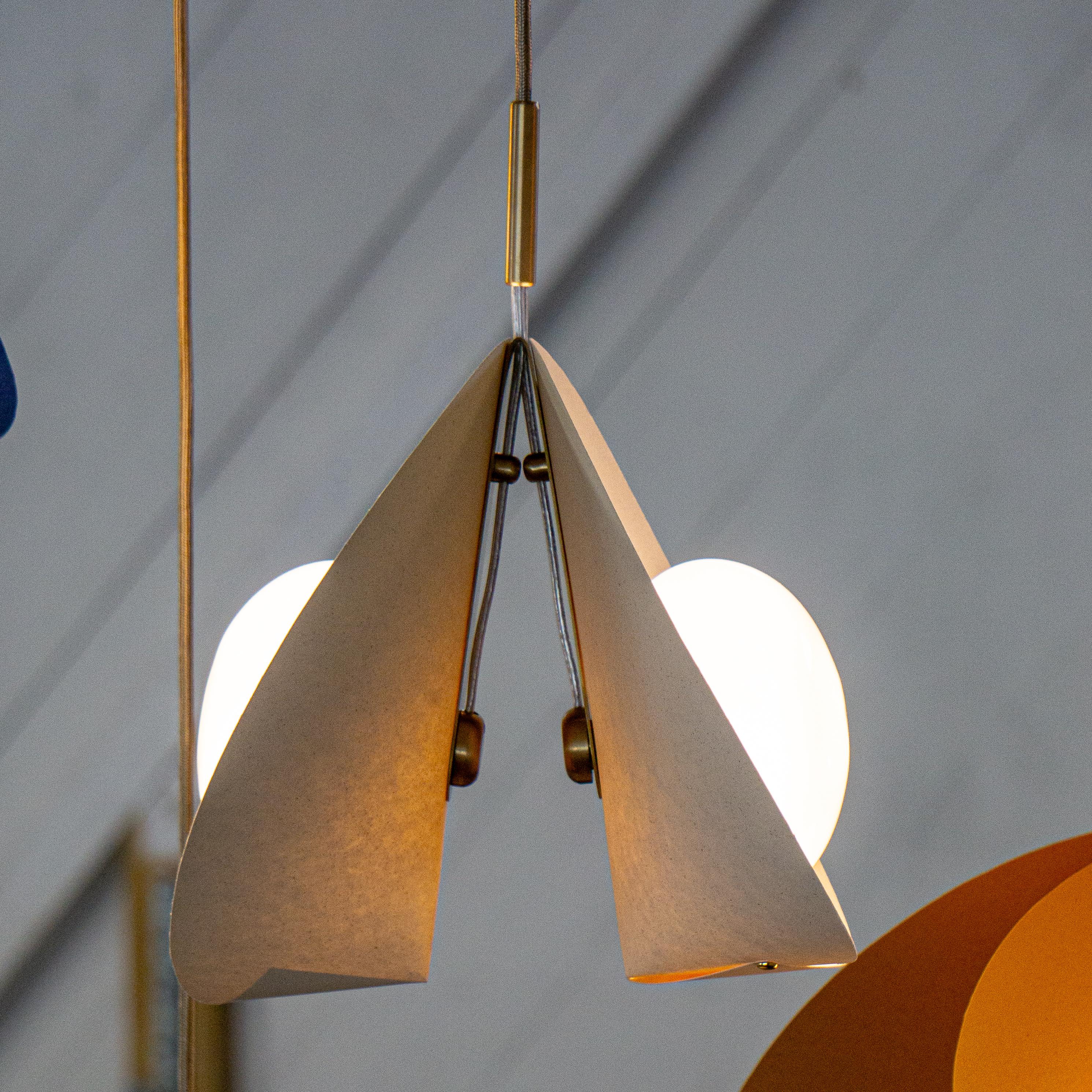 Drawing inspiration from nature's graceful curves, the CONCHA pendant light collection embodies a tranquil haven. This contemporary yet poetic collection combines visual delicacy with physical robustness, a testament to the enduring beauty and