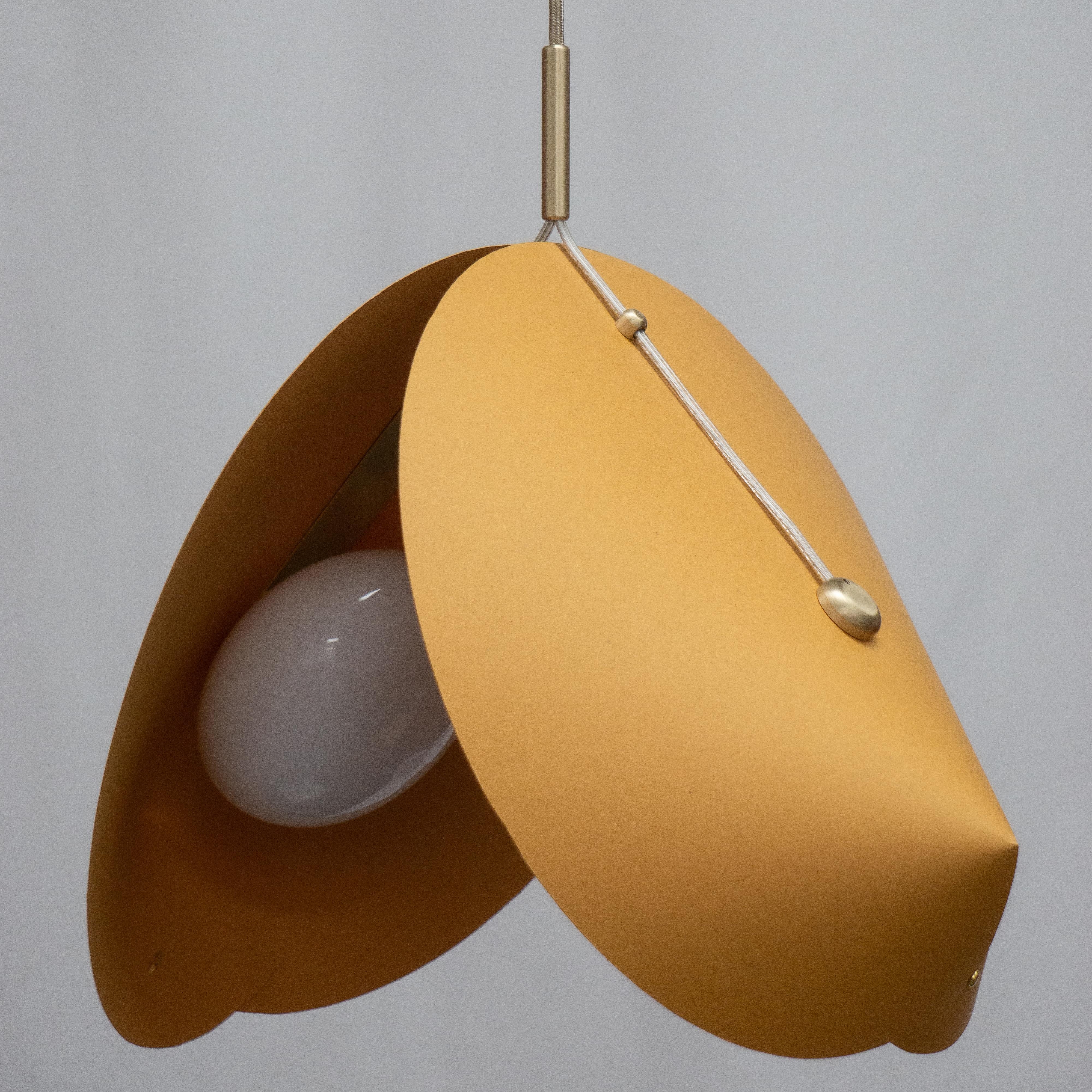 Drawing inspiration from nature's graceful curves, the CONCHA pendant light collection embodies a tranquil haven. This contemporary yet poetic collection combines visual delicacy with physical robustness, a testament to the enduring beauty and