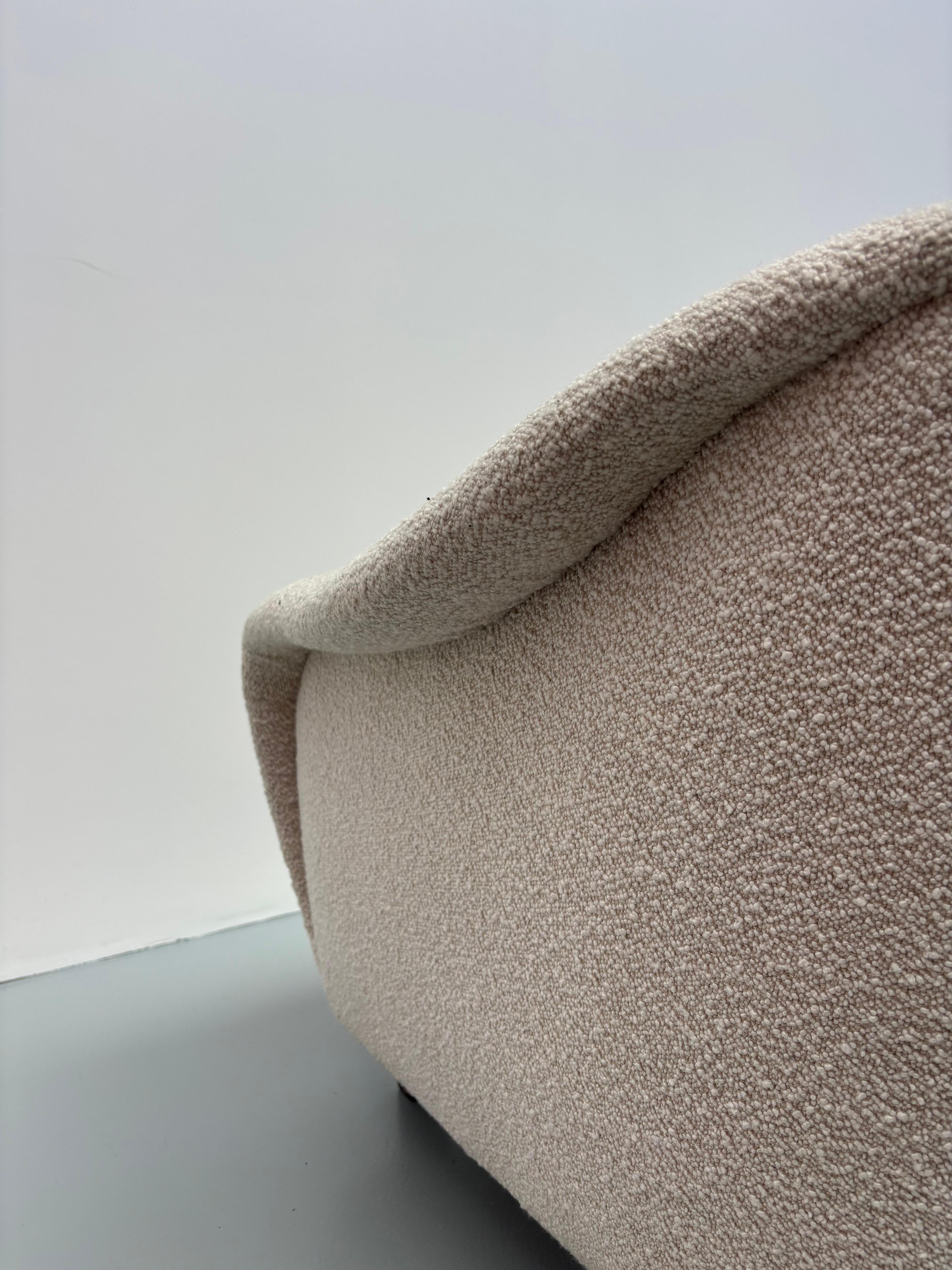 Sofá Concha de Joaquim Tenreiro en venta 3