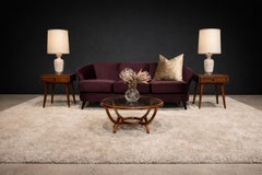 Sofa "Concha" aus pflaumenfarbenem Mohair-Samt und Hartholz, Joaquim Tenreiro, Brasilien, 1960er Jahre