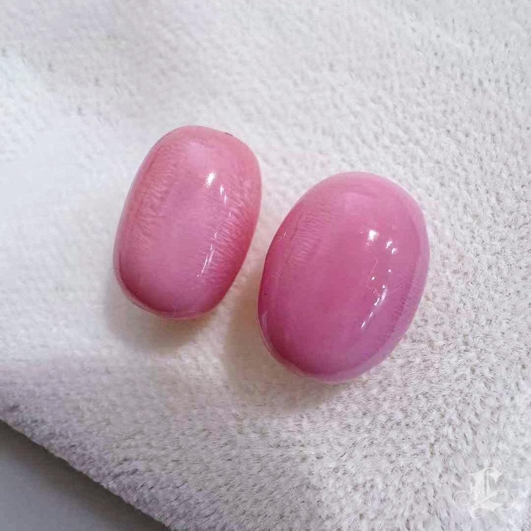 【Conchéa】Collector’s Pair Matched Flamingo Pink Conch Pearls – 4.73 + 4.87ct In New Condition In New York, NY