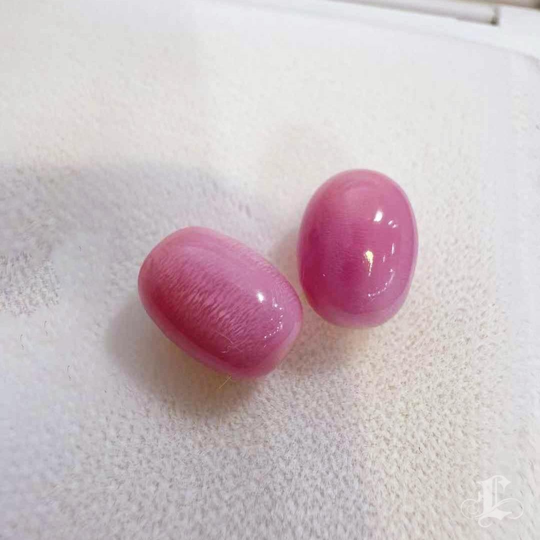 【Conchéa】Collector’s Pair Matched Flamingo Pink Conch Pearls – 4.73 + 4.87ct 2