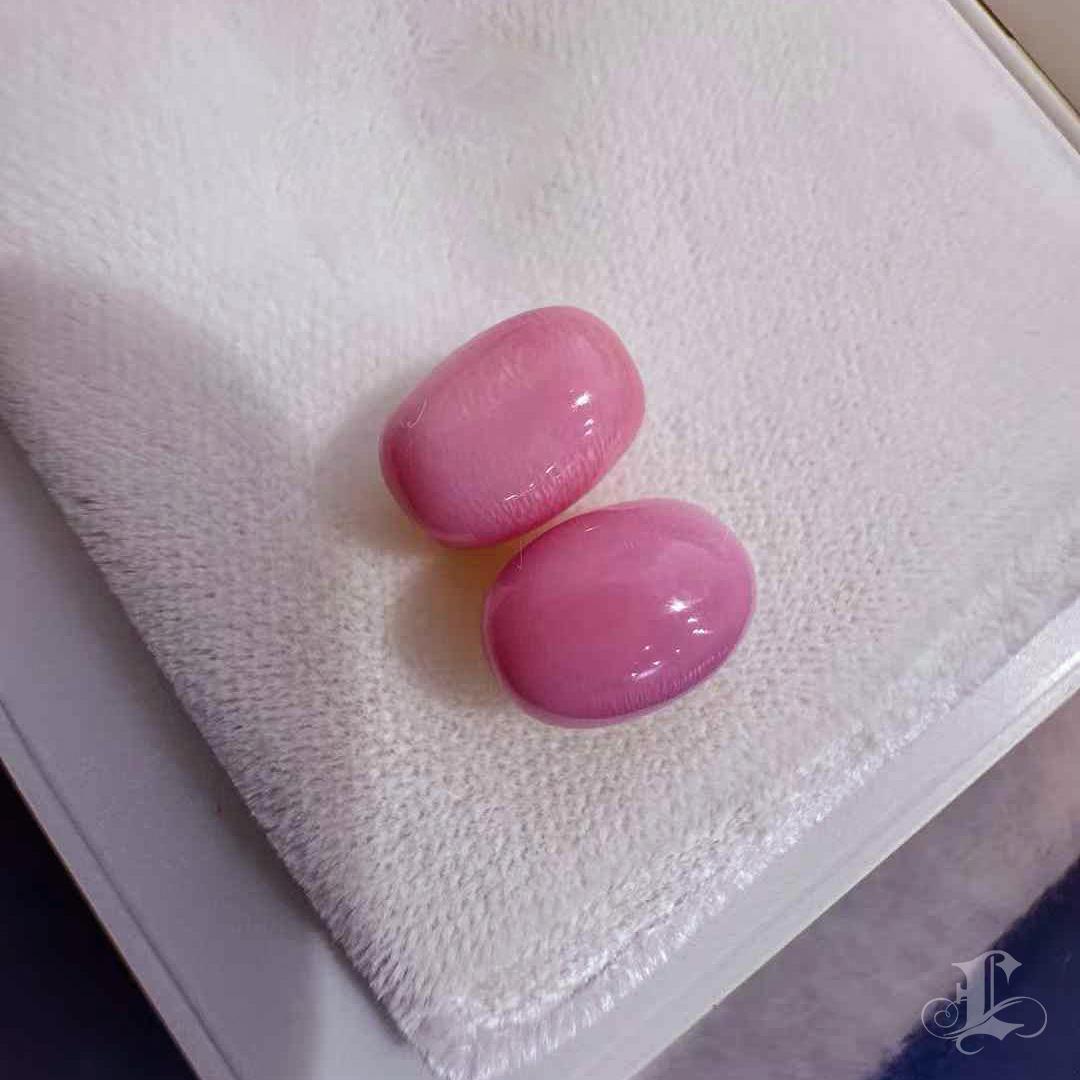 【Conchéa】Collector’s Pair Matched Flamingo Pink Conch Pearls – 4.73 + 4.87ct 3