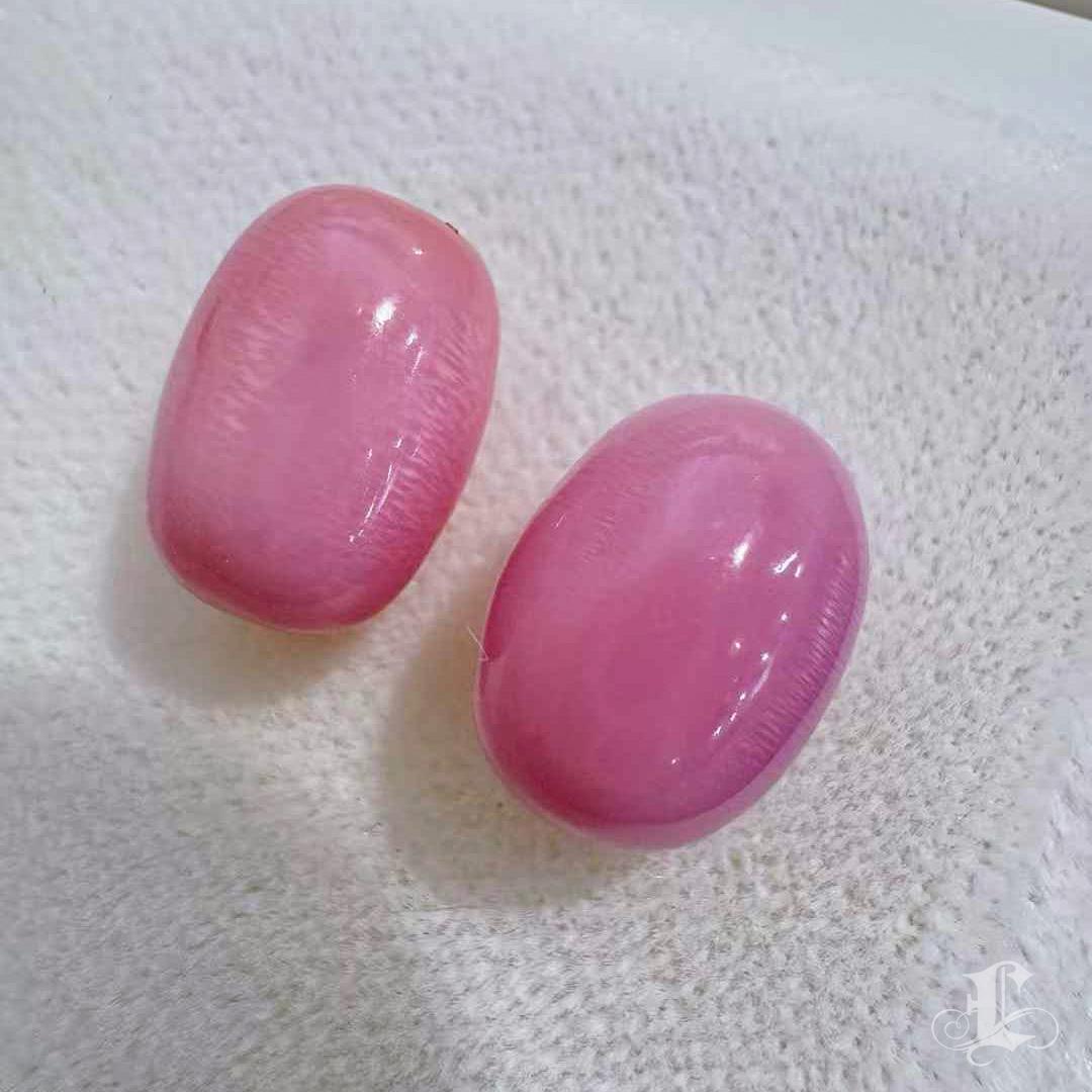 【Conchéa】Collector’s Pair Matched Flamingo Pink Conch Pearls – 4.73 + 4.87ct 4