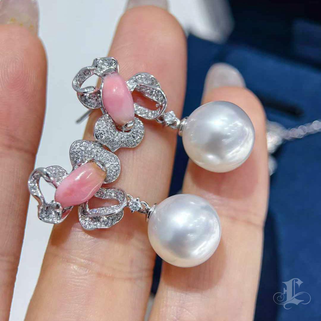 Non taillé 【Conchéa】Boucles d'oreilles perle de corail et perle de mer du Sud Aurora 11mm Diamant - 2.34ct en vente