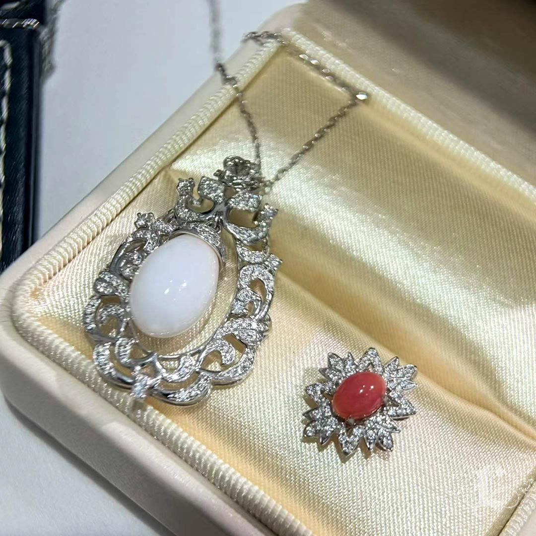 Grezzo 【Conchéa】 Collana con ciondolo convertibile in platino con perle e vongole giganti in vendita