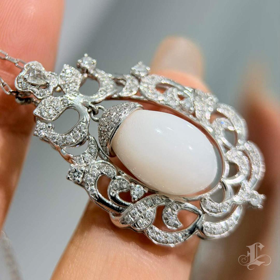 【Conchéa】 Collana con ciondolo convertibile in platino con perle e vongole giganti In condizioni Nuovo in vendita a New York, NY