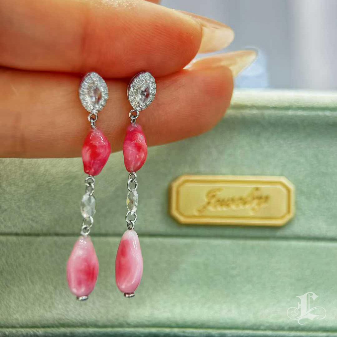 【Conchéa】Conch Pearl Pink Flame Drop Ears in 18k White Gold with Di - 4.81ct Neuf - En vente à New York, NY