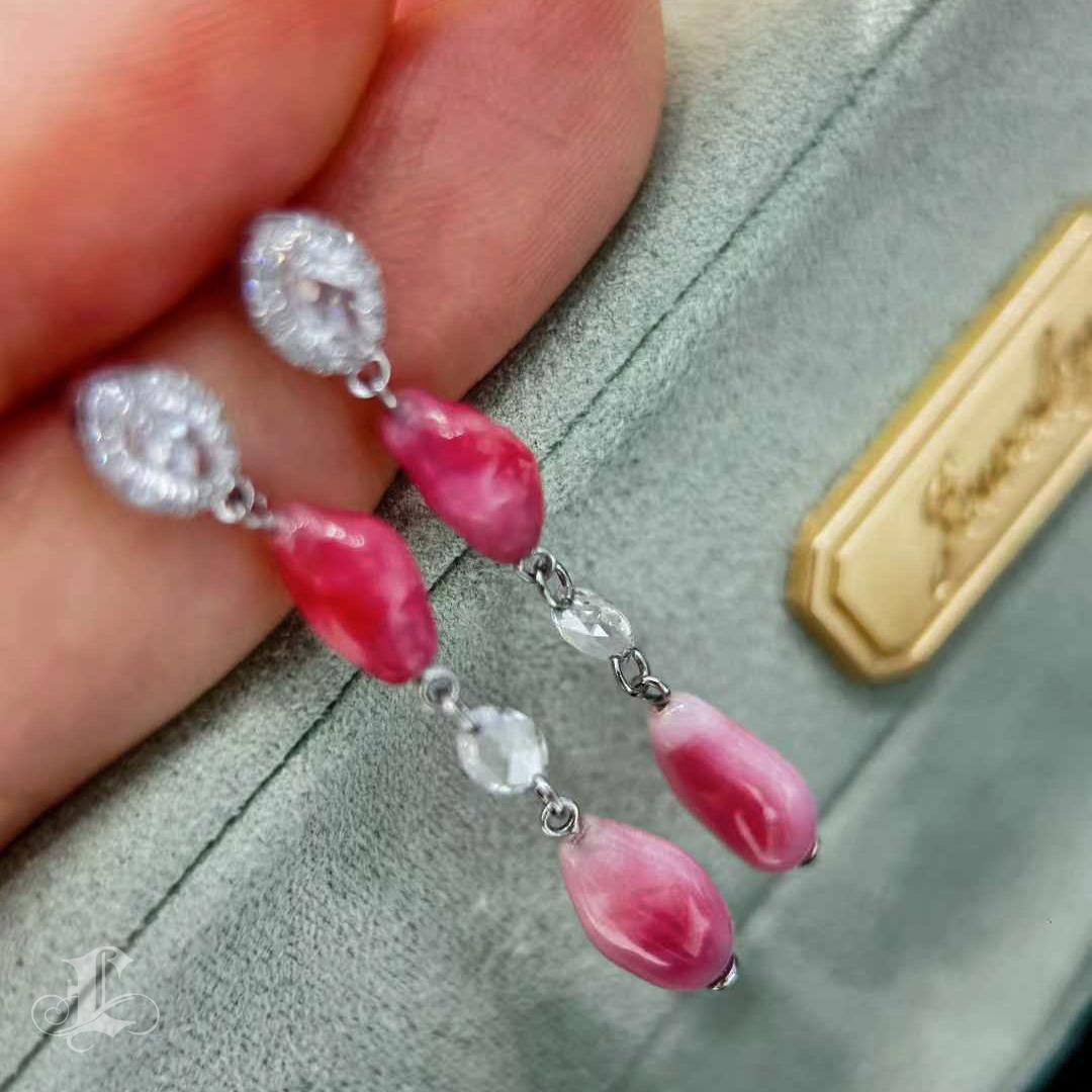 【Conchéa】Conch Pearl Pink Flame Drop Ears in 18k White Gold with Di - 4.81ct Pour femmes en vente