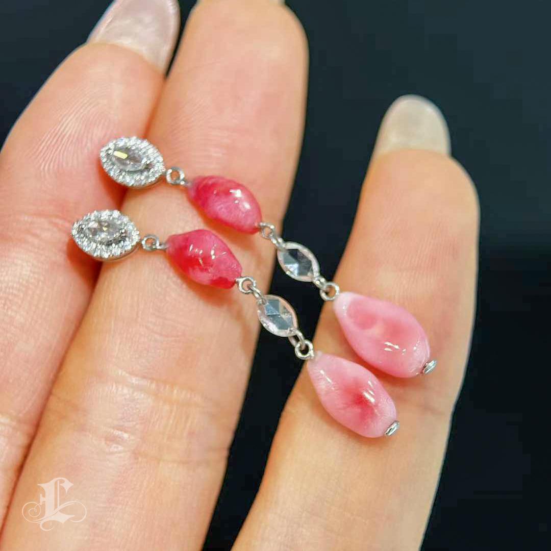 【Conchéa】Conch Pearl Pink Flame Drop Ears in 18k White Gold with Di - 4.81ct en vente 3