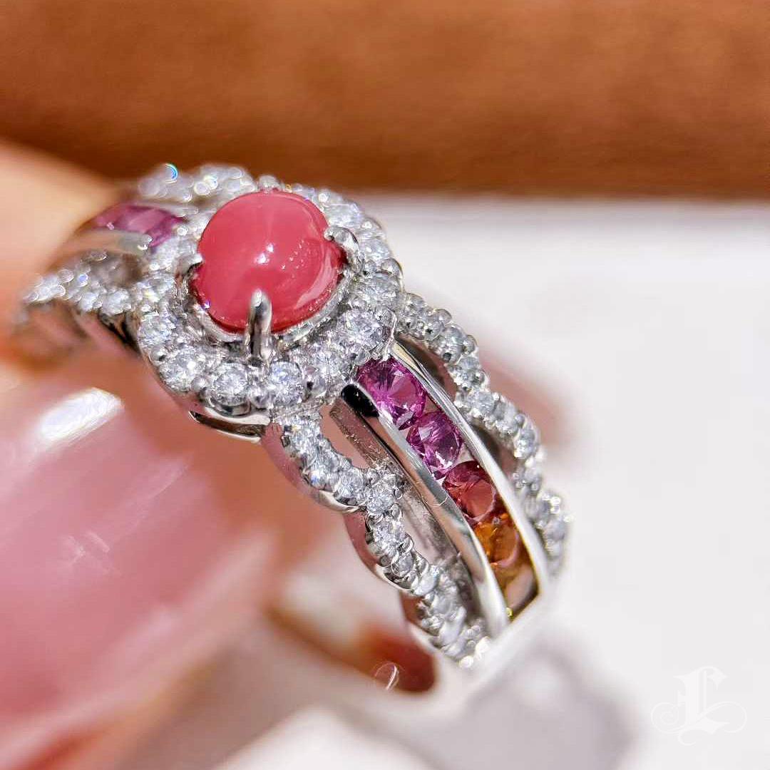 【Conchéa】Conch Pearl Platinum Multicolor Sapphire & Diamond Halo Ring - 0.57ct Neuf - En vente à New York, NY