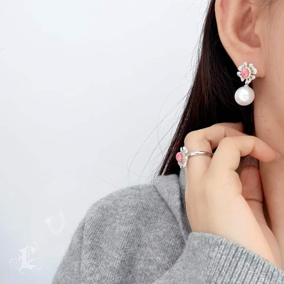 【Conchéa】 Orecchini con perle e mari del sud a doppio filo -1,55 ct in vendita 5