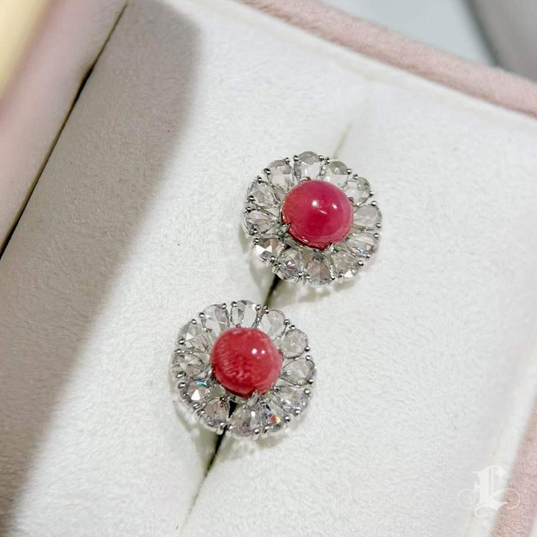 【Conchéa】Deep Flamingo Conch Pearl & Diamond Halo Earstuds - 1.64 ct Pour femmes en vente