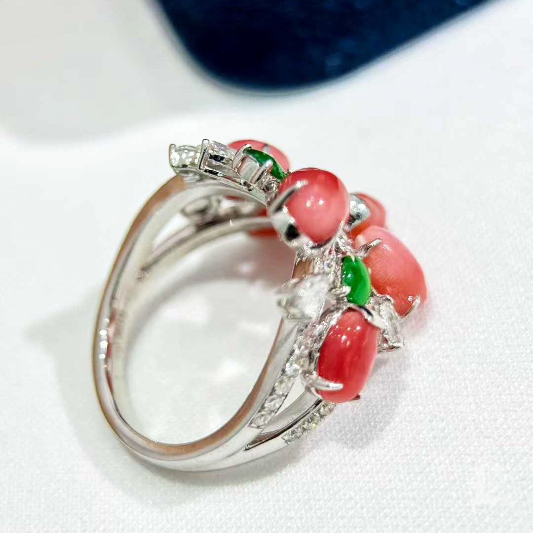 【Conchéa】Anello con perle di conchiglia, giadeite e diamanti - 4,37ct in vendita 6