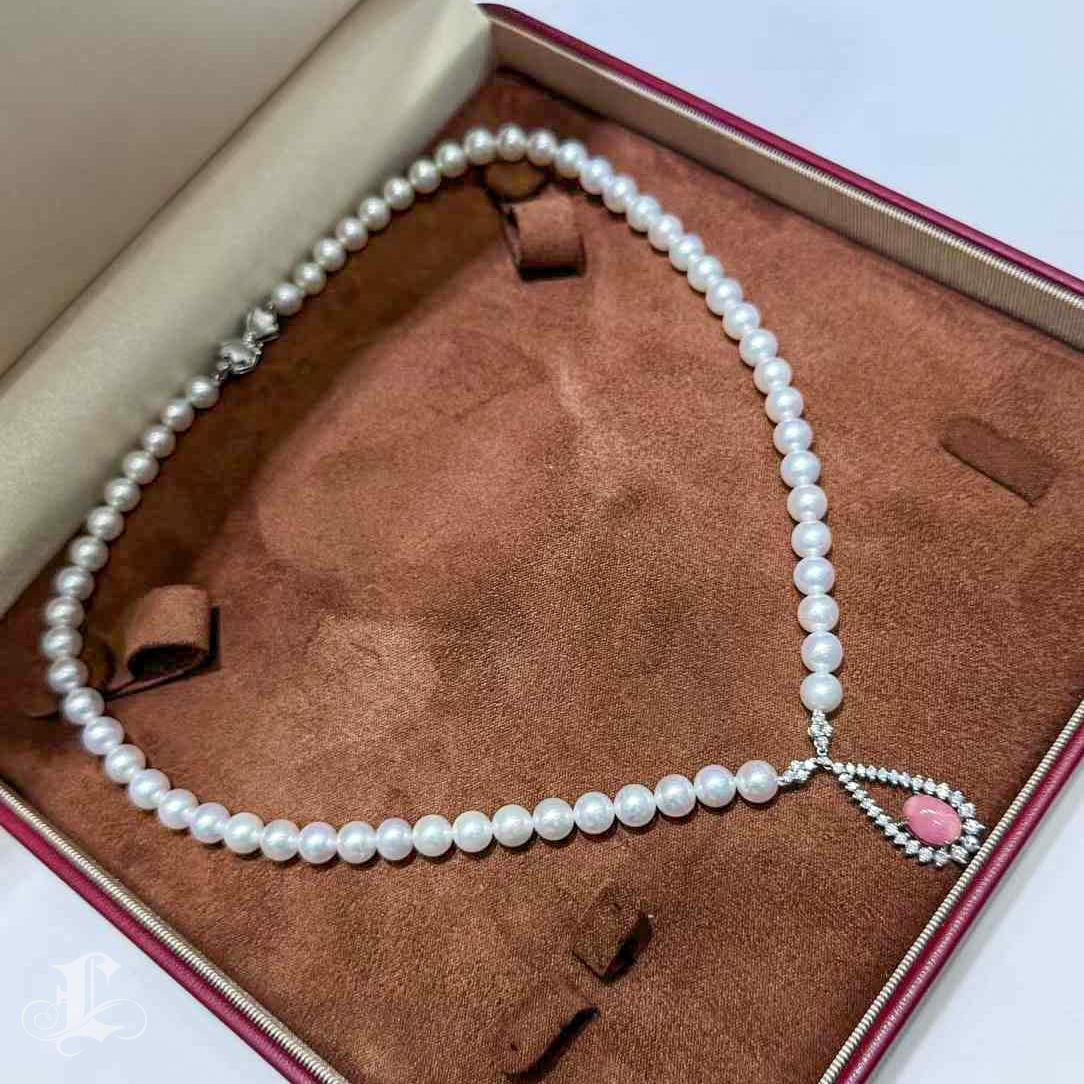 Grezzo Conchéa】 Collana con ciondolo di perle Conchiglia con perle Akoya e diamanti - 3,1 carati in vendita