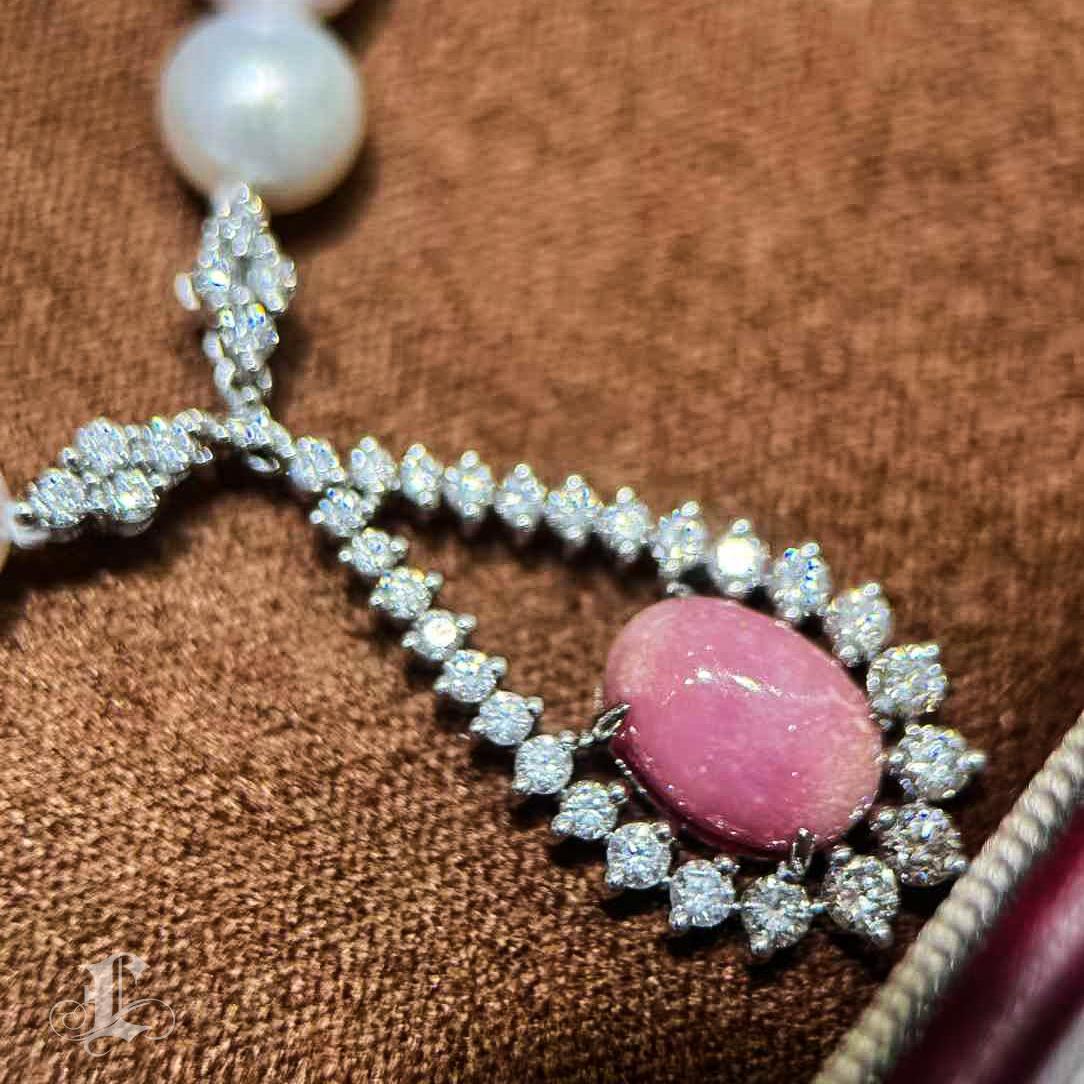 Donna Conchéa】 Collana con ciondolo di perle Conchiglia con perle Akoya e diamanti - 3,1 carati in vendita
