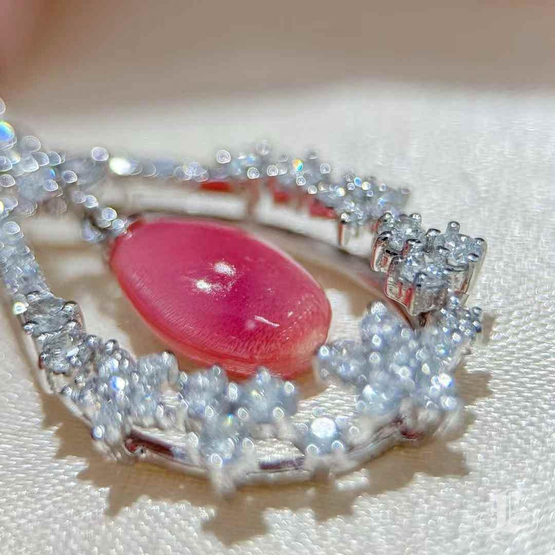 【Conchéa】Flame Halo Conch Pearl & Diamond Pendant — 1.87ct In New Condition In New York, NY
