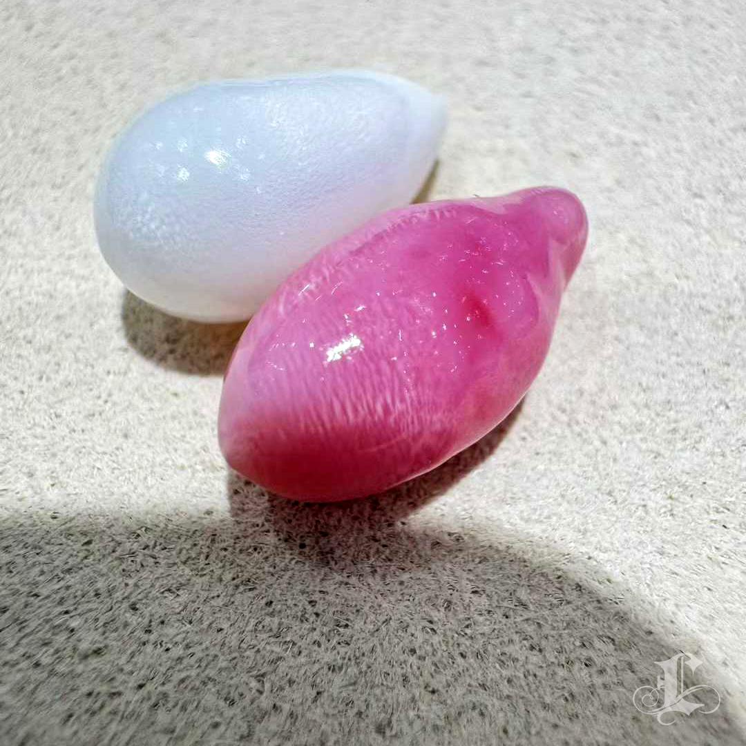 【Conchéa】Flame Kissed Twins — 5.49ct Conch Pearl & 6.0ct Giant Clam Pearl In New Condition For Sale In New York, NY