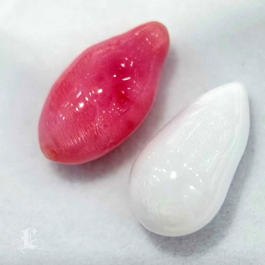 【Conchéa】Flame Kissed Twins — 5.49ct Conch Pearl & 6.0ct Giant Clam Pearl For Sale 1